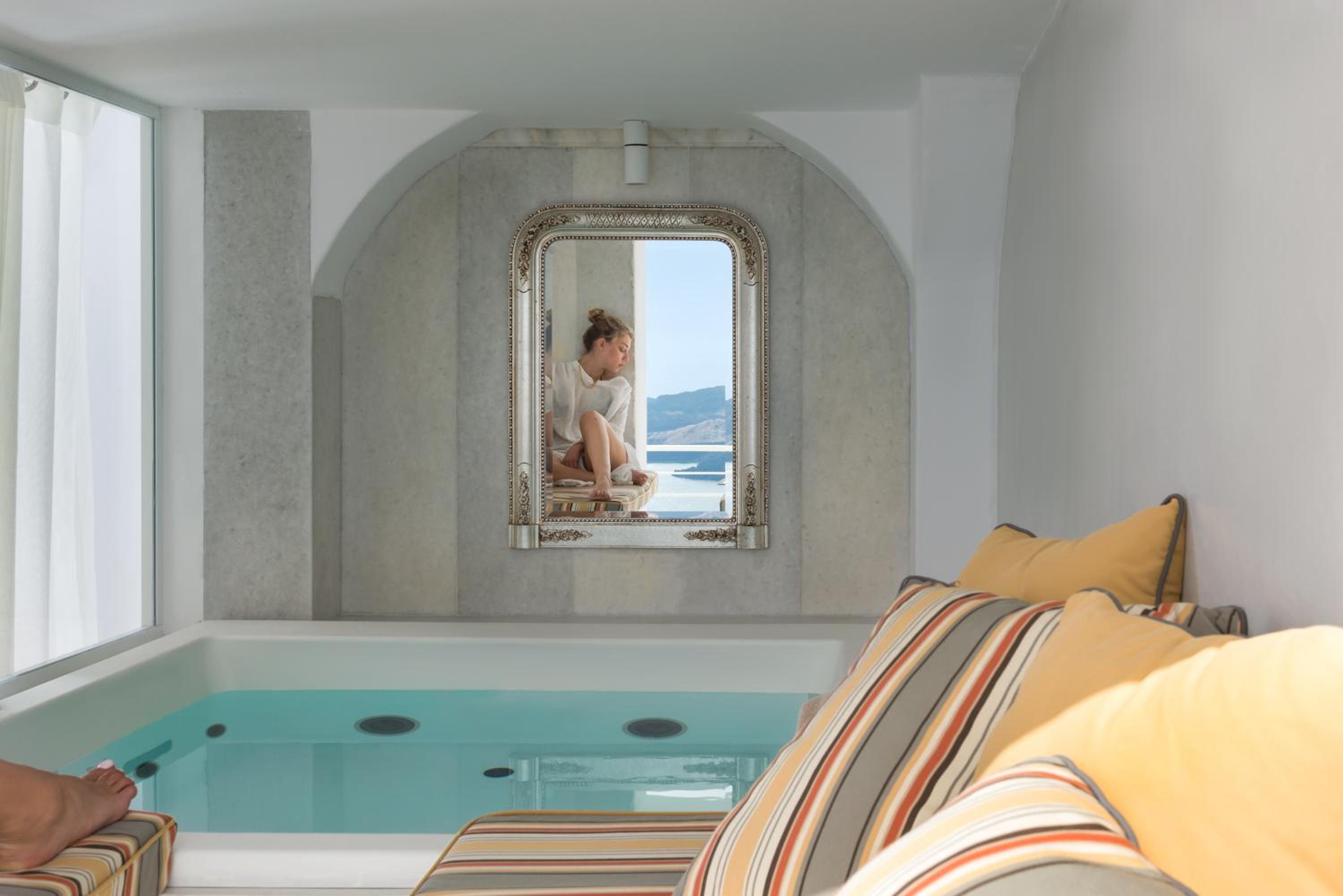 Senior Suite with Hot Tub and Caldera View - Photo 8
