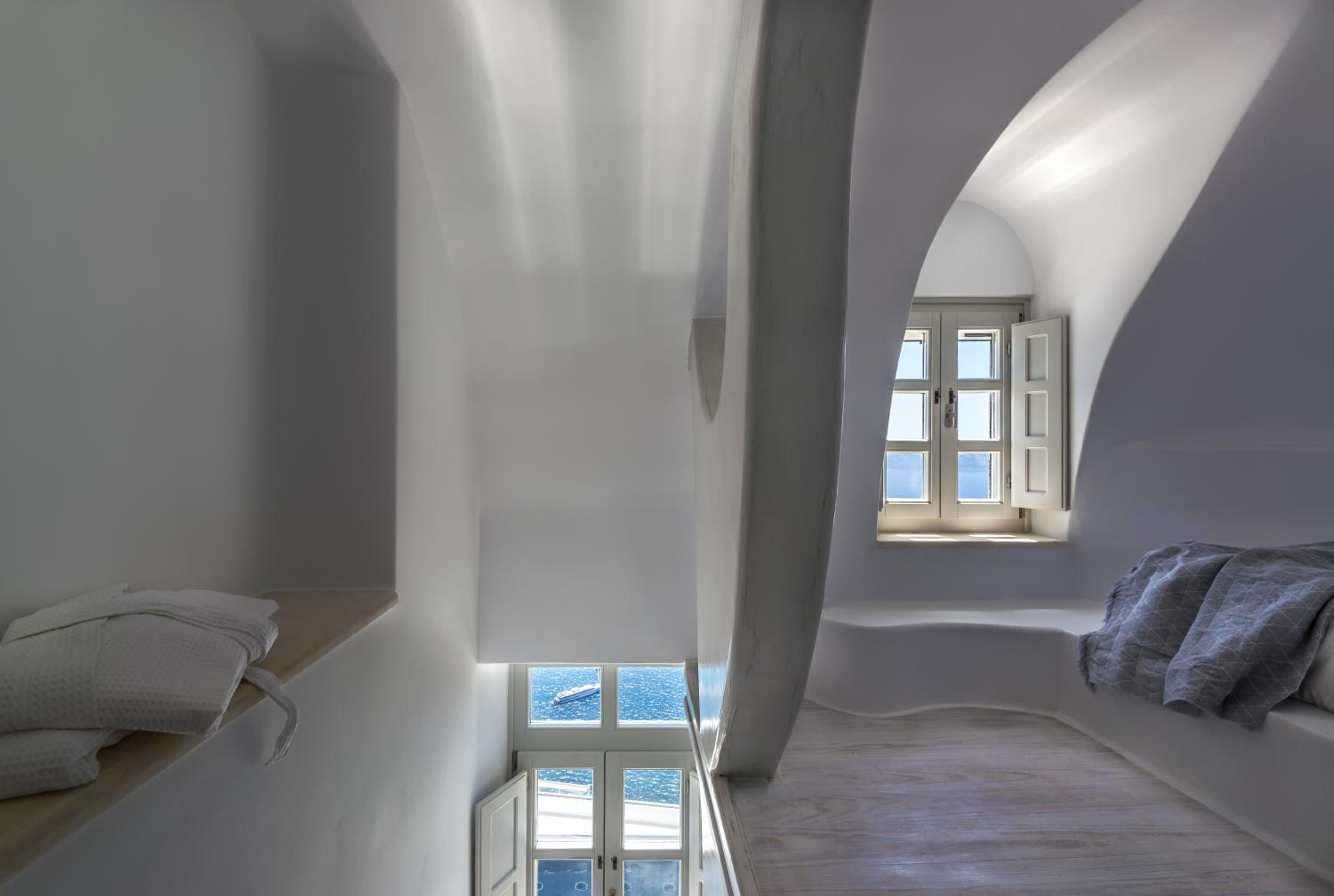 Junior Suite with Hot Tub and Caldera View - Photo 5