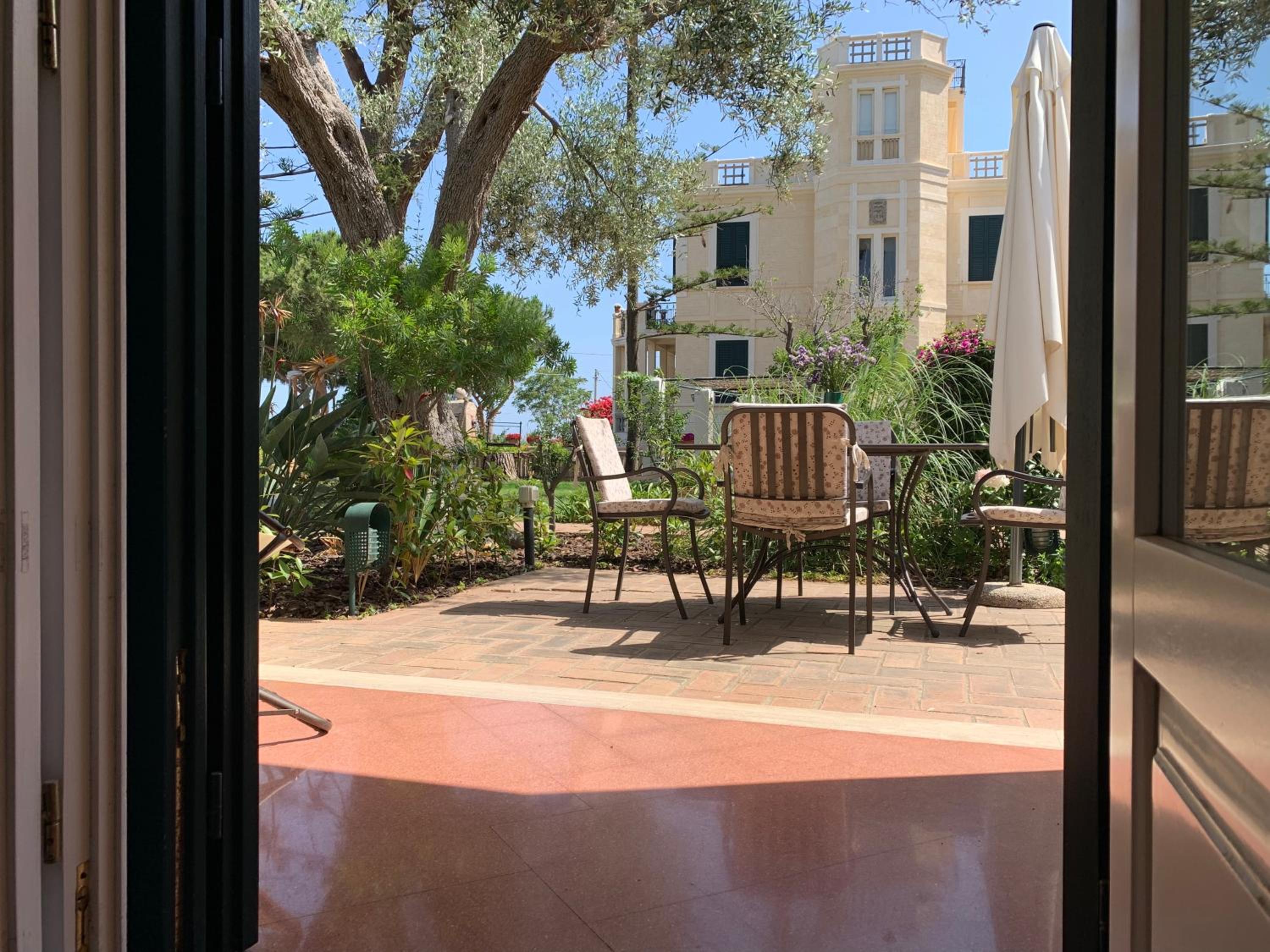 Deluxe Double Room with Patio and Sea View
