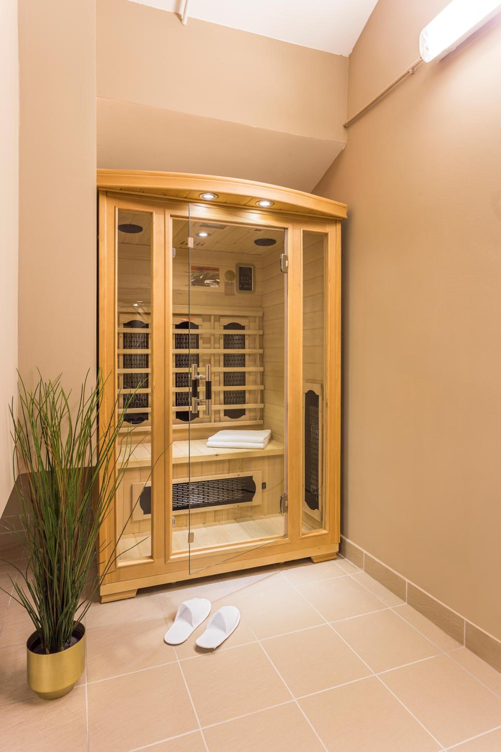 Deluxe Double or Twin Room - Photo 11
