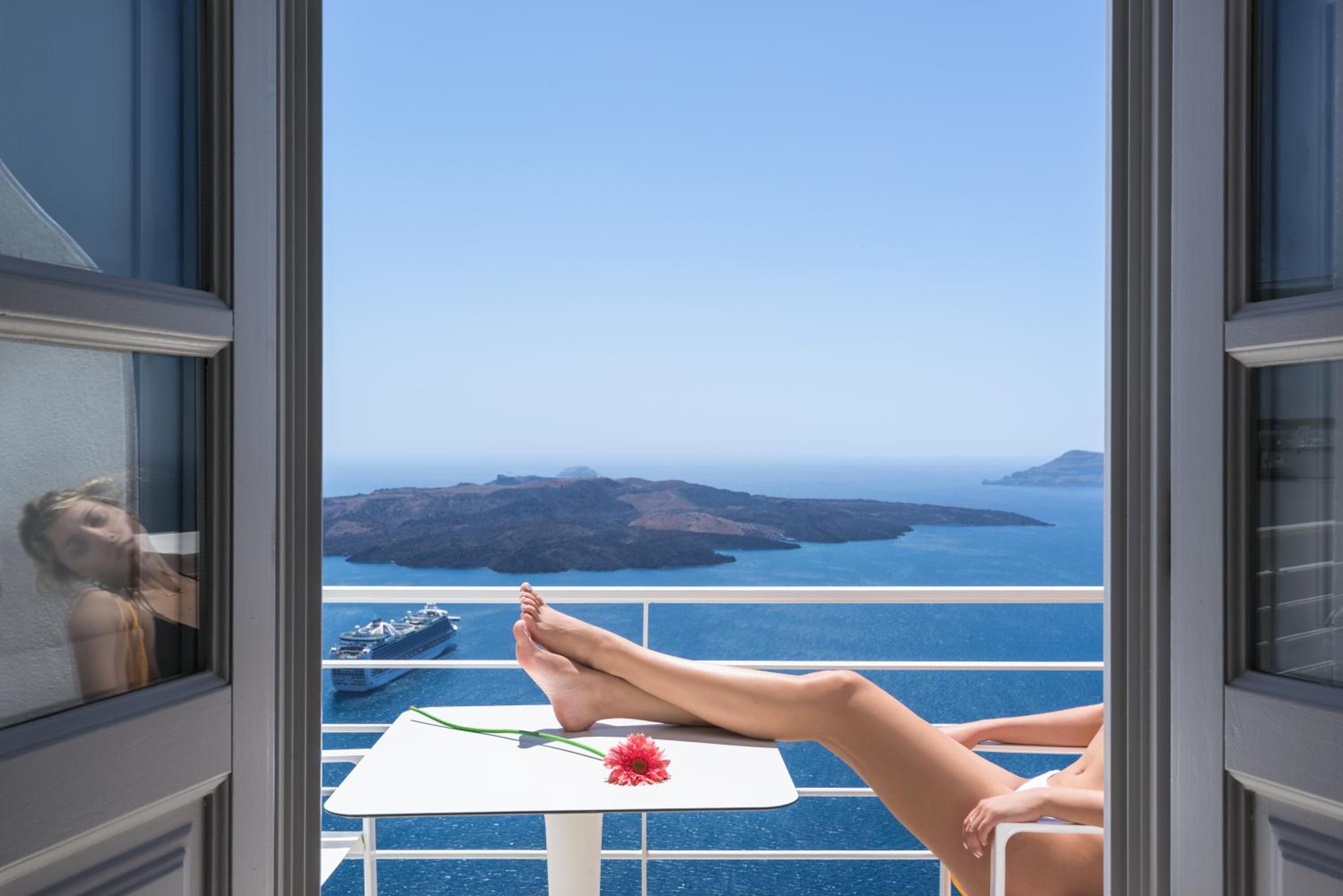 Junior Suite with Hot Tub and Caldera View - Photo 4