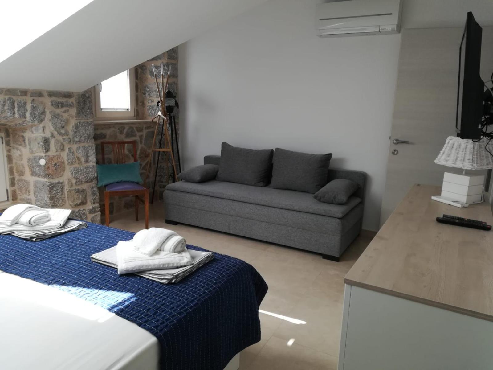 Triple Room with Sea View one photo 1