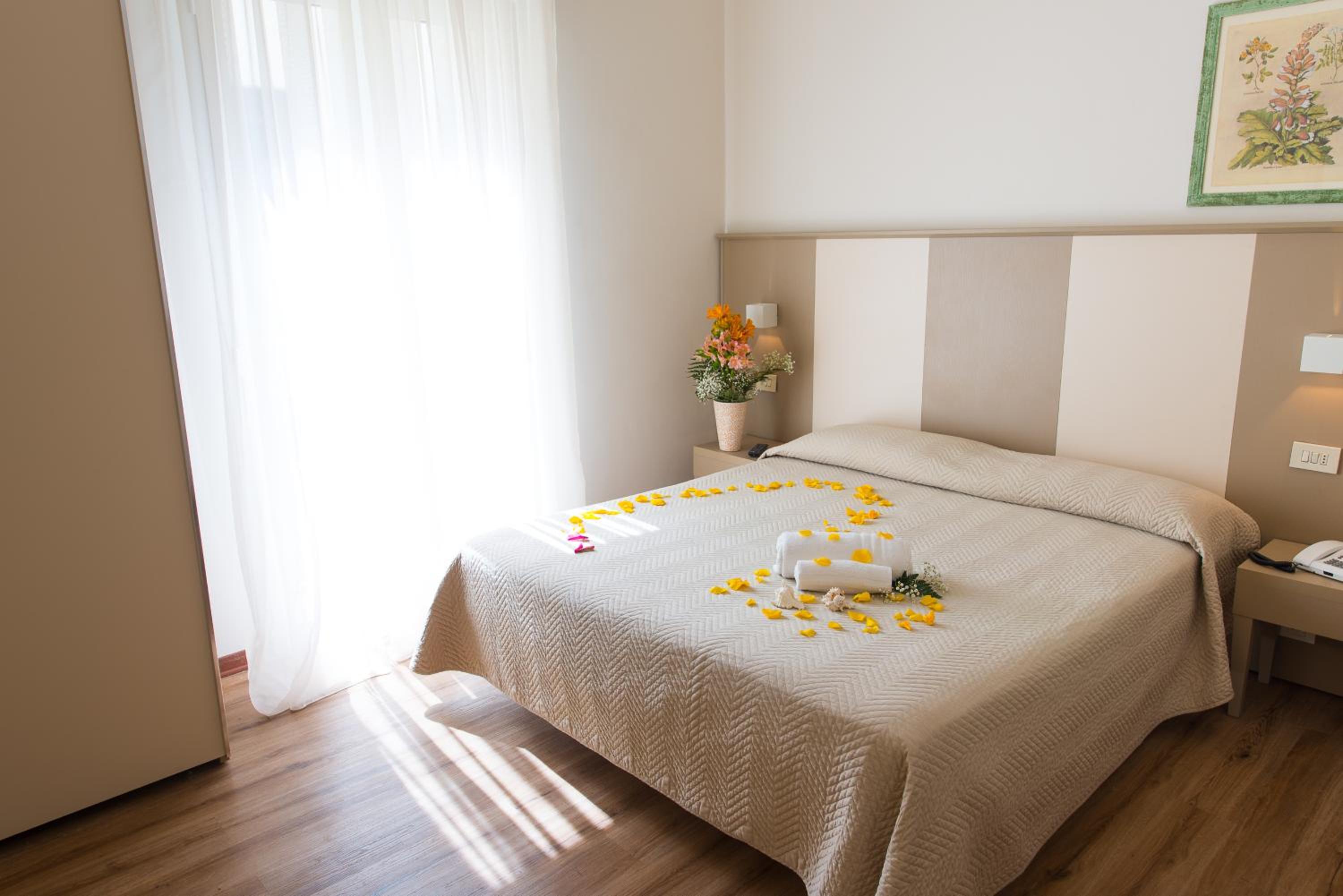 Double or Twin Room - Photo 4