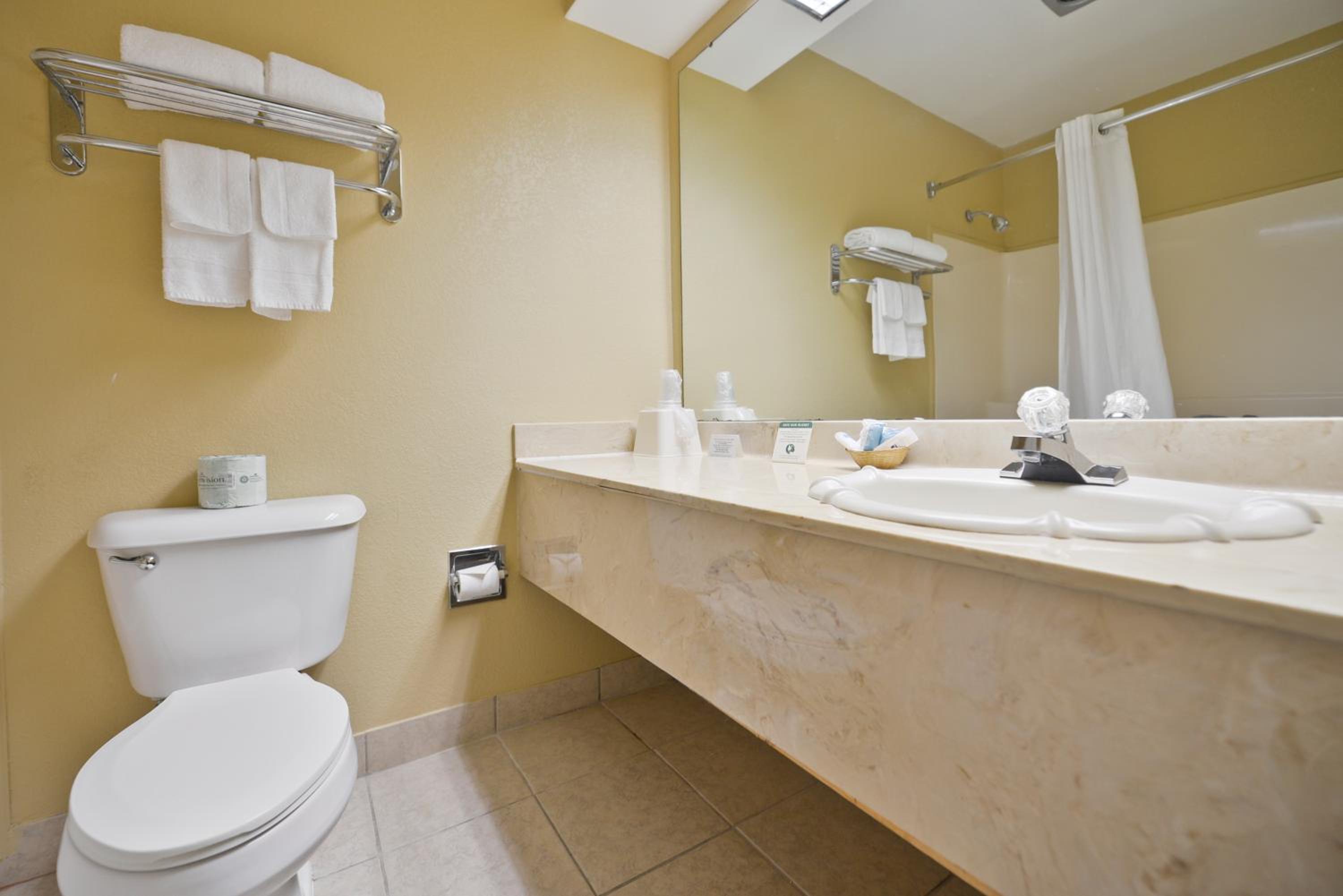 King Room - Non-Smoking photo 3