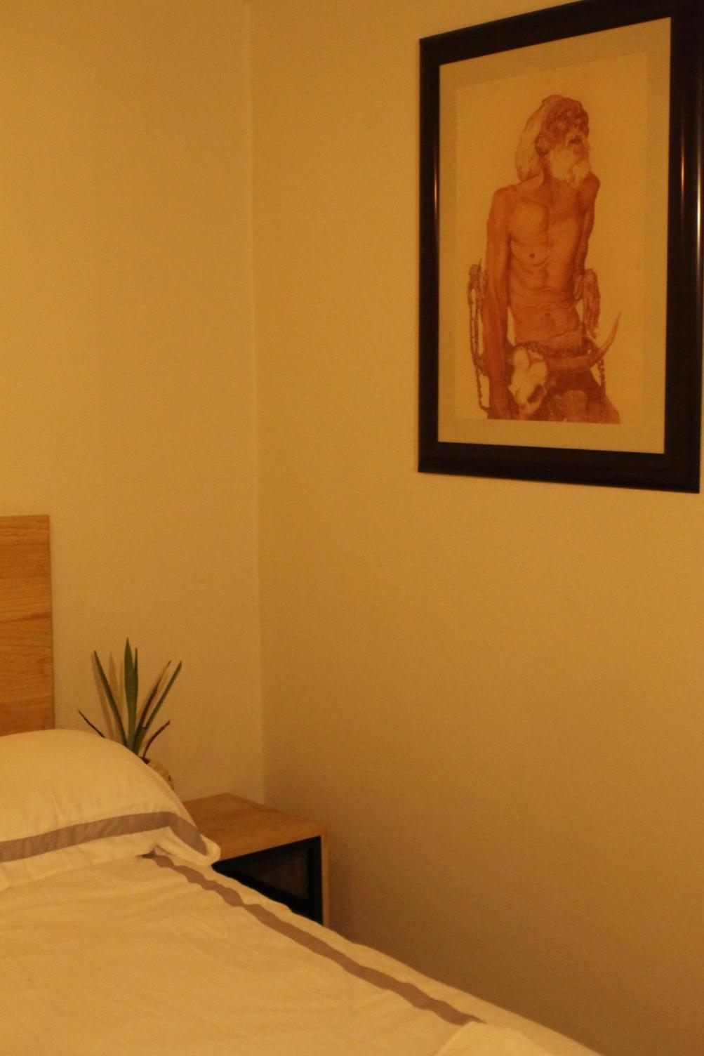 Double Room with Private Bathroom - Photo 14