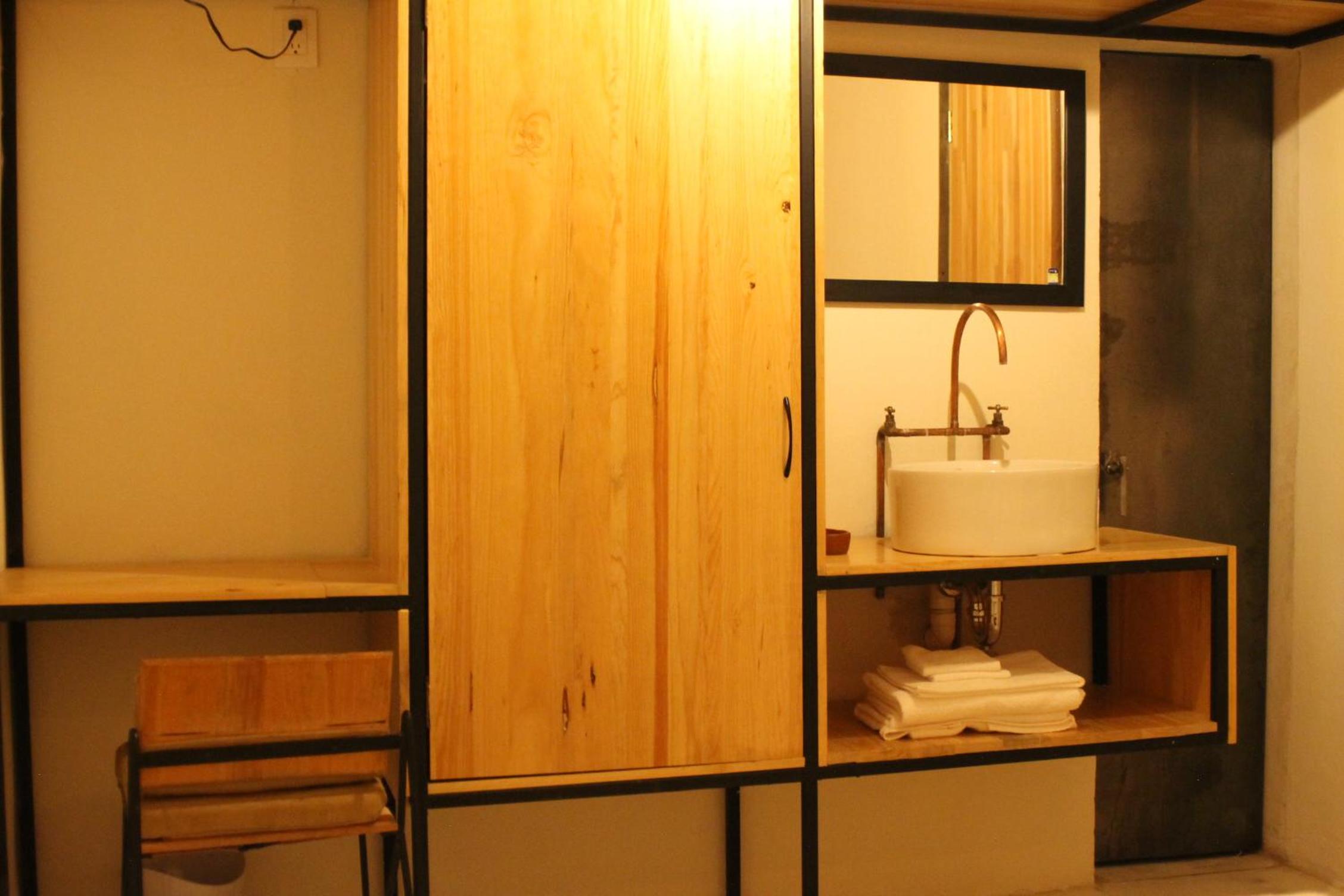 Double Room with Private Bathroom - Photo 13