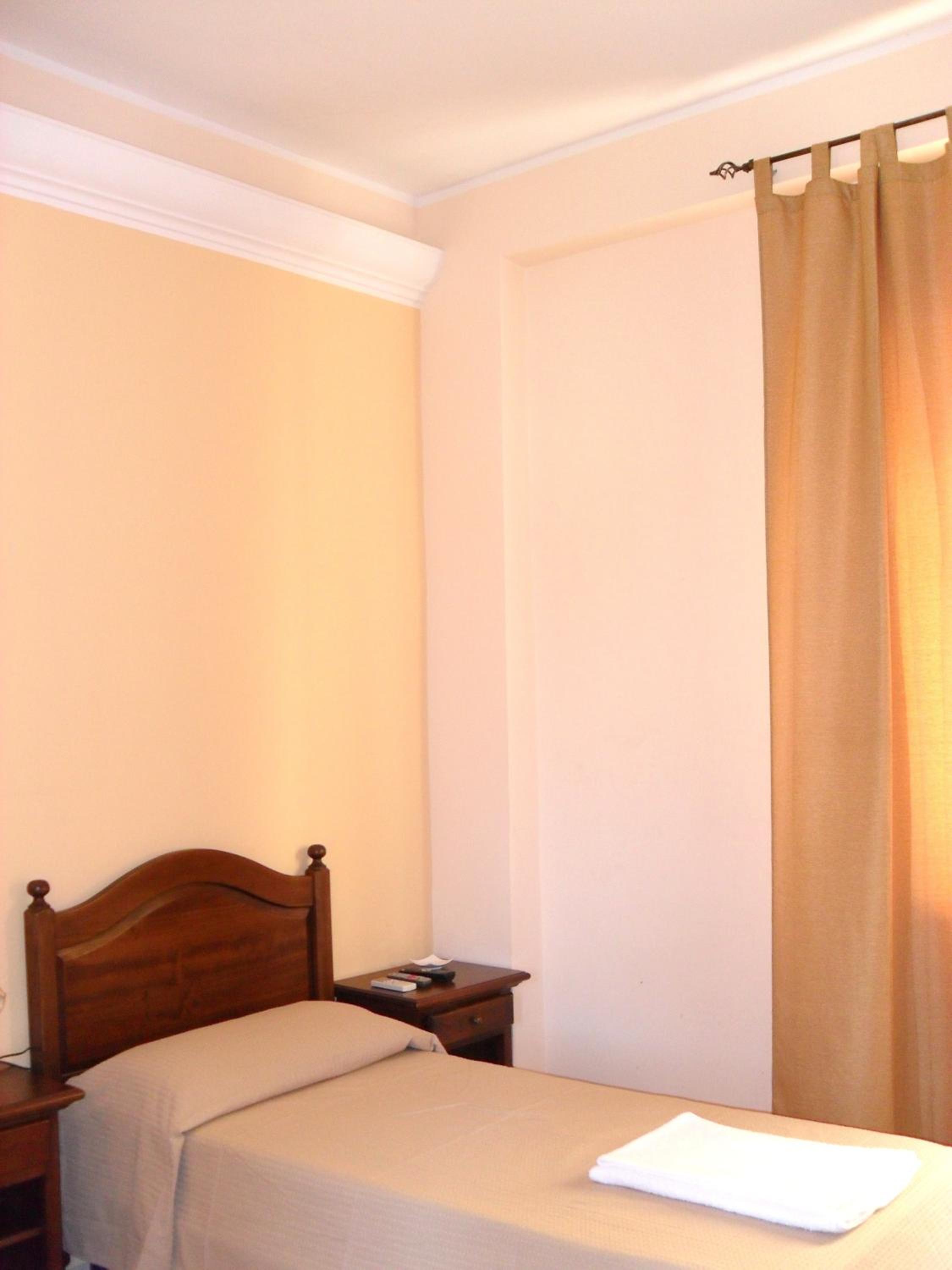 Double or Twin Room - Photo 2