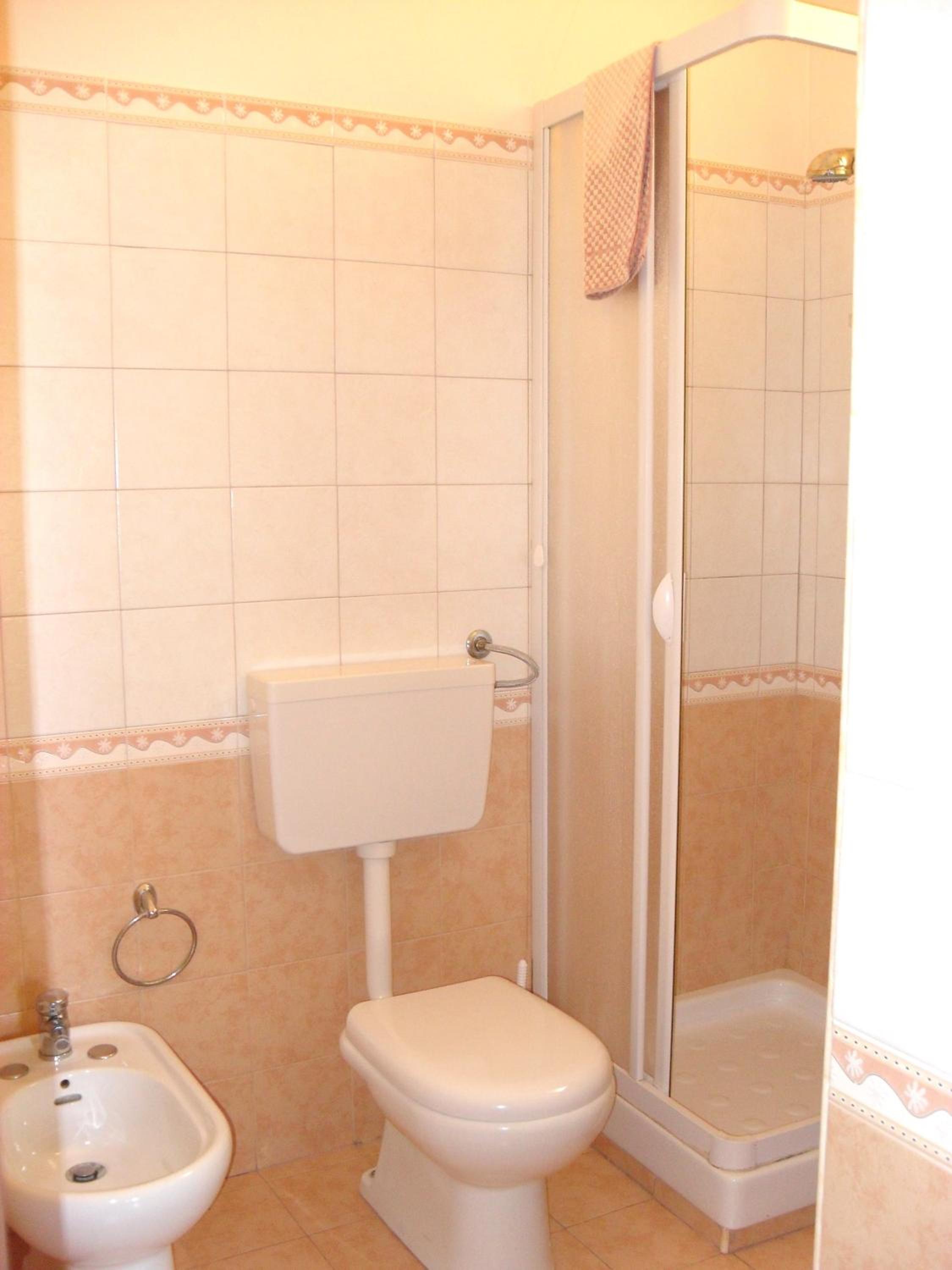 Double or Twin Room - Photo 4