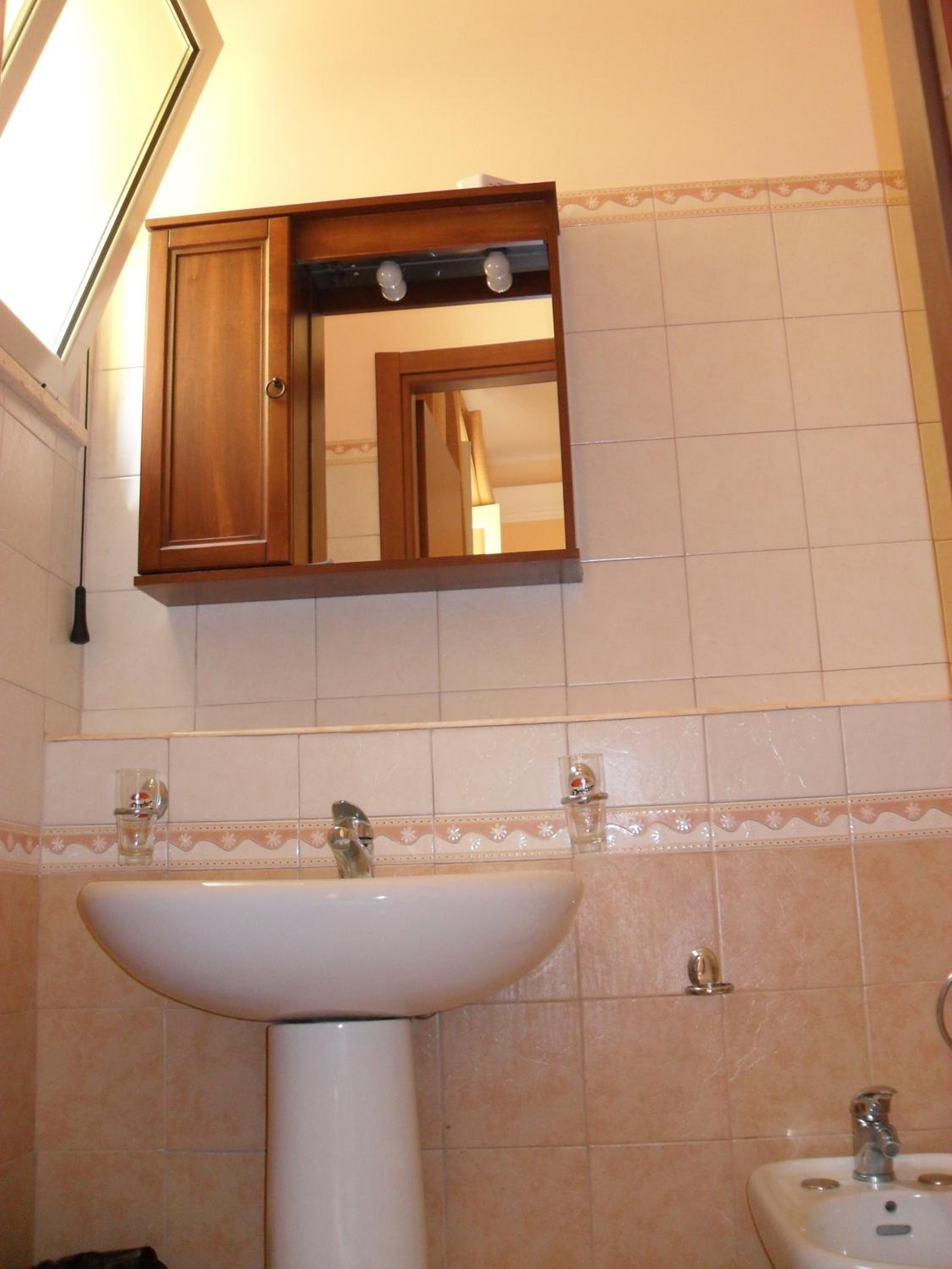 Double or Twin Room - Photo 5