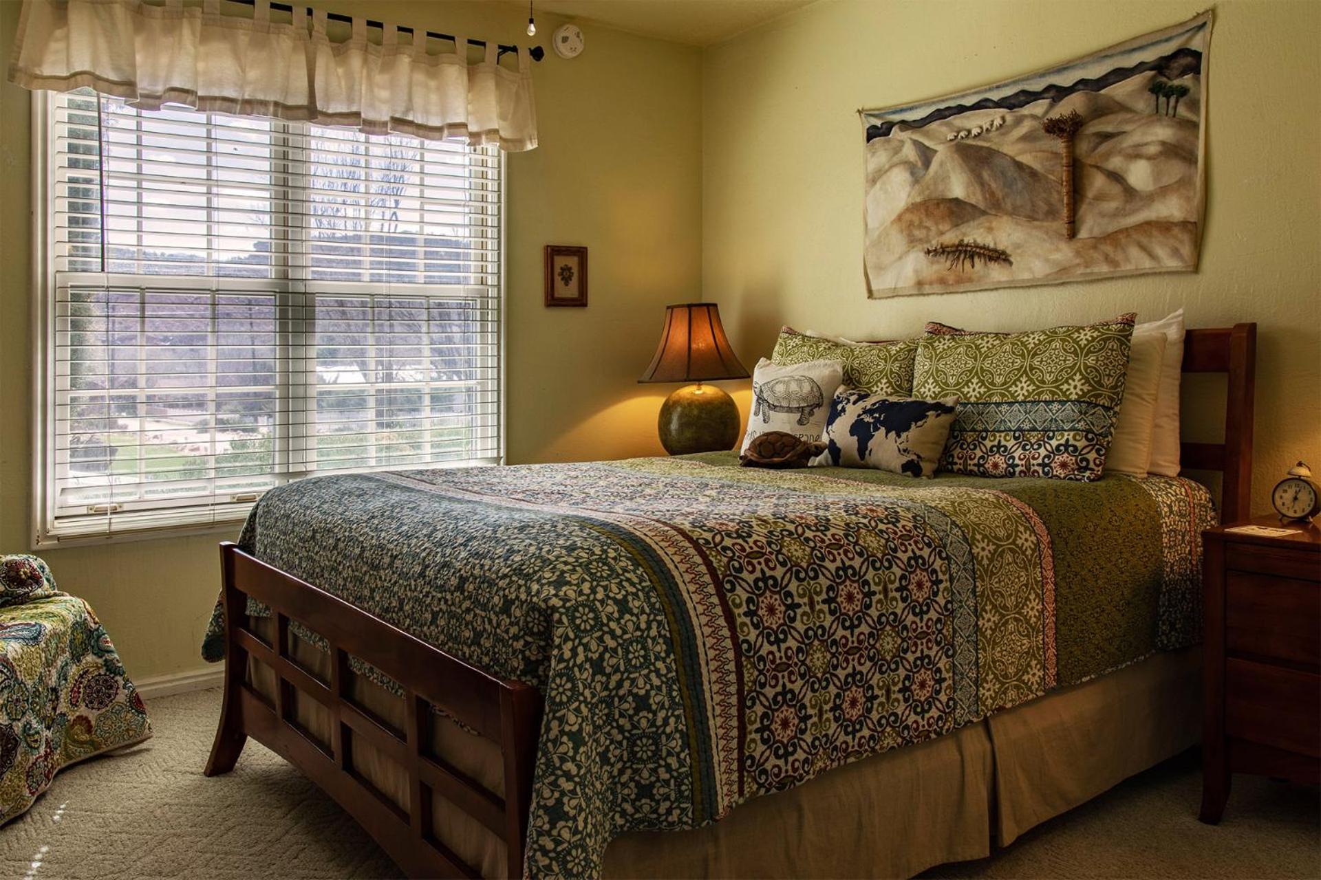 Queen Room photo 1