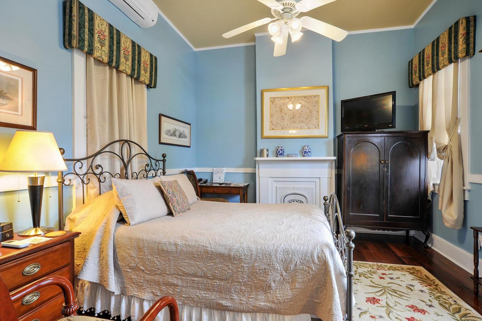 Queen Room with Spa Bath