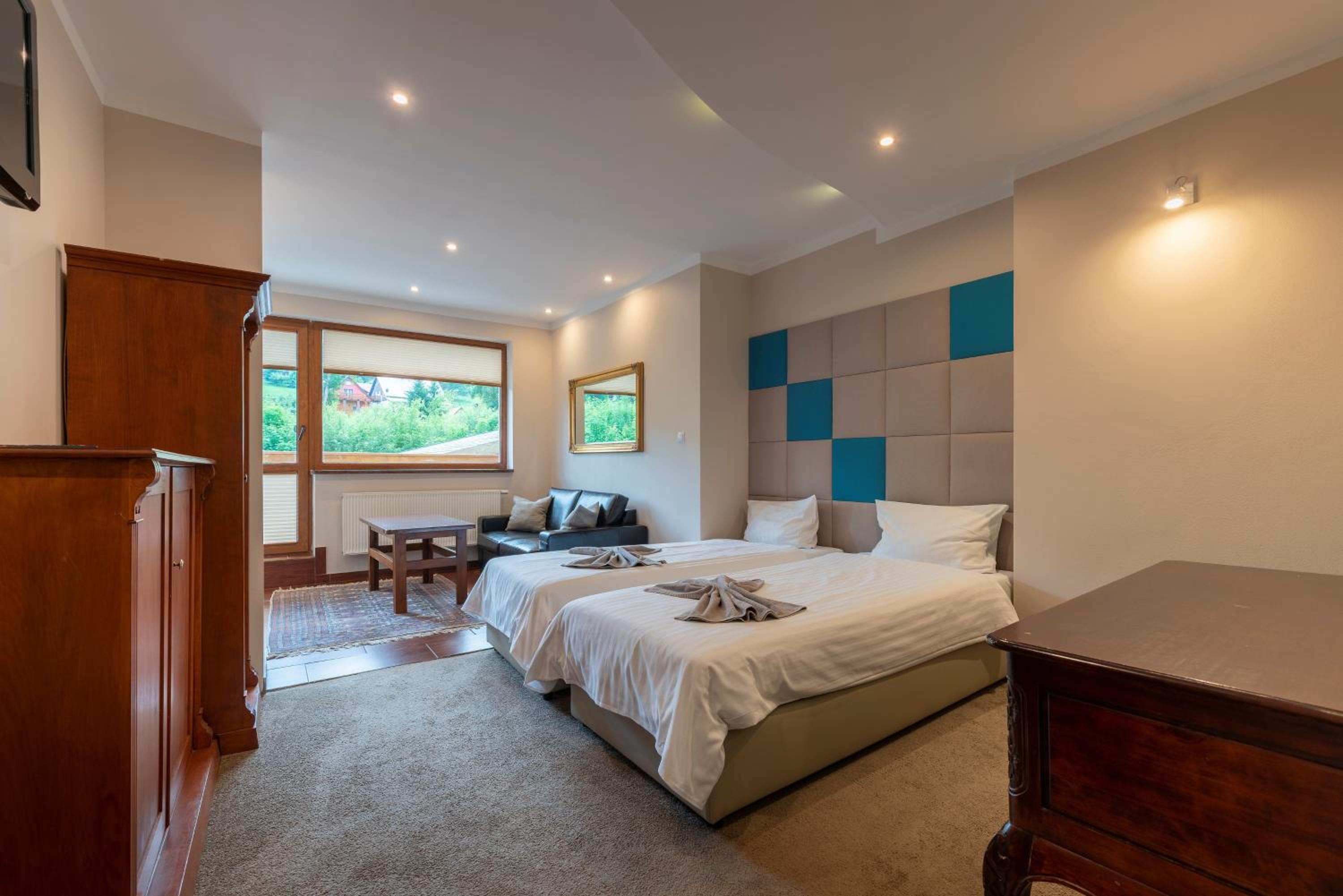 Twin Room with Bathroom - Photo 1