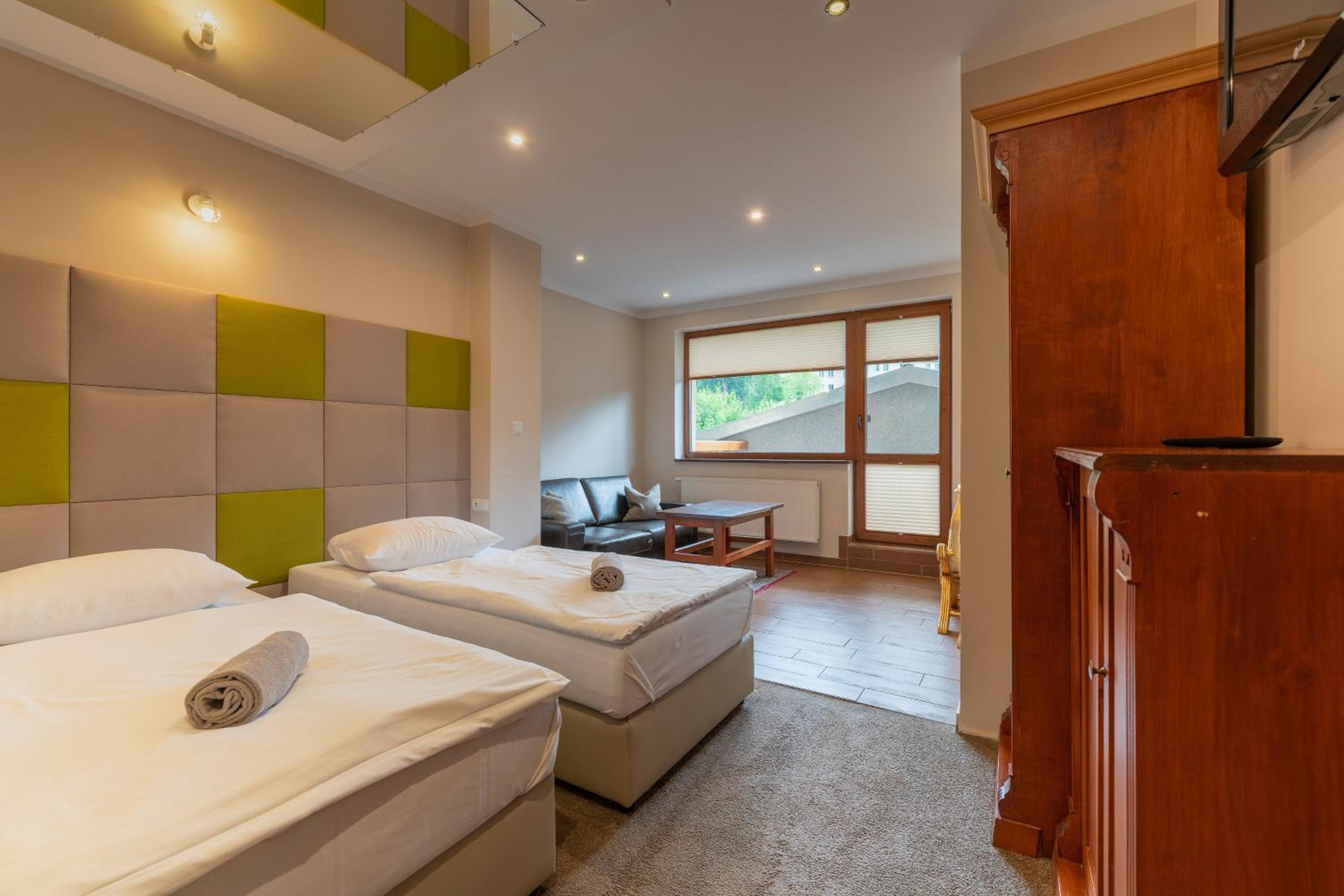 Twin Room with Bathroom - Photo 2