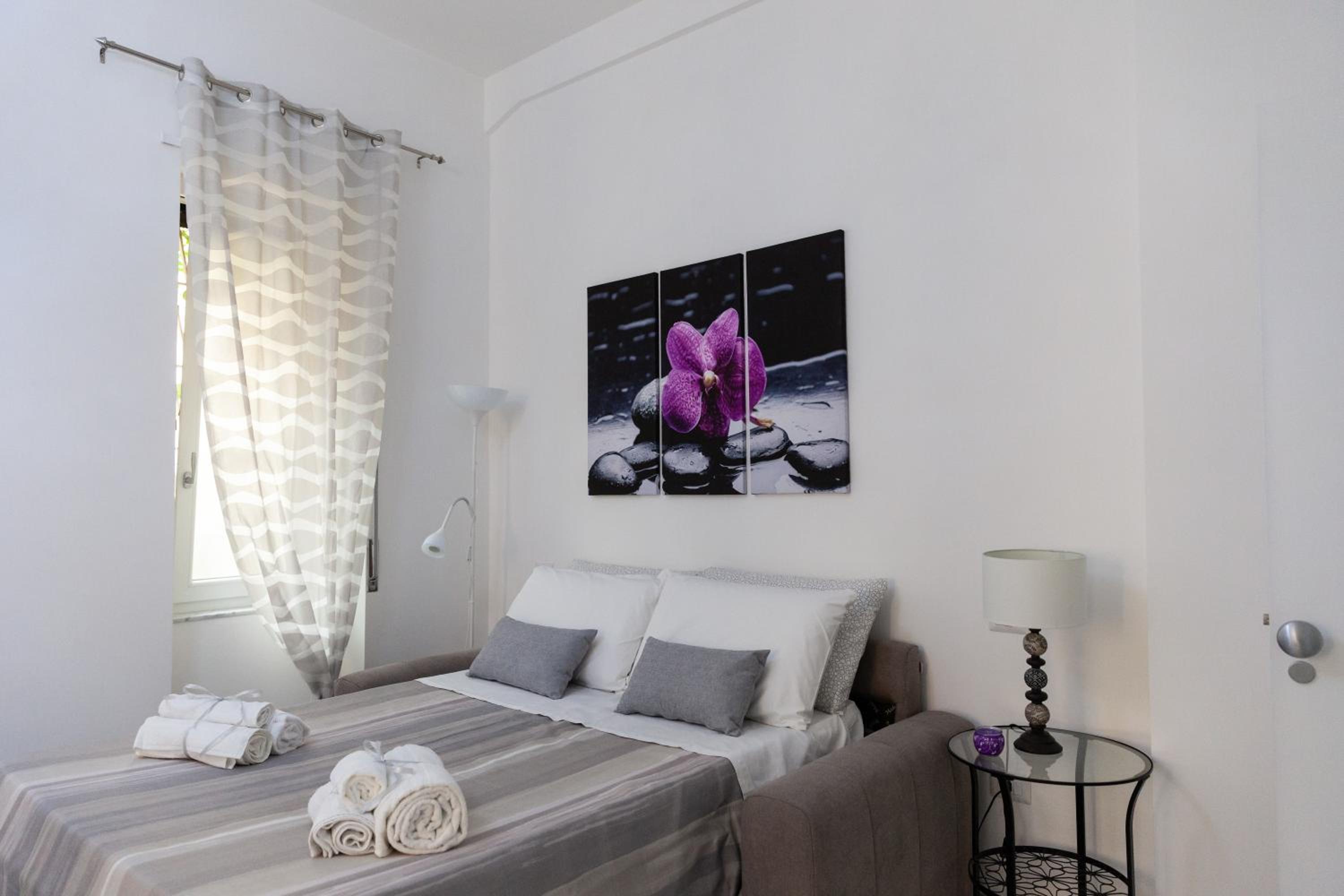 Deluxe Room (2 Adults + 1 Child) - Photo 7