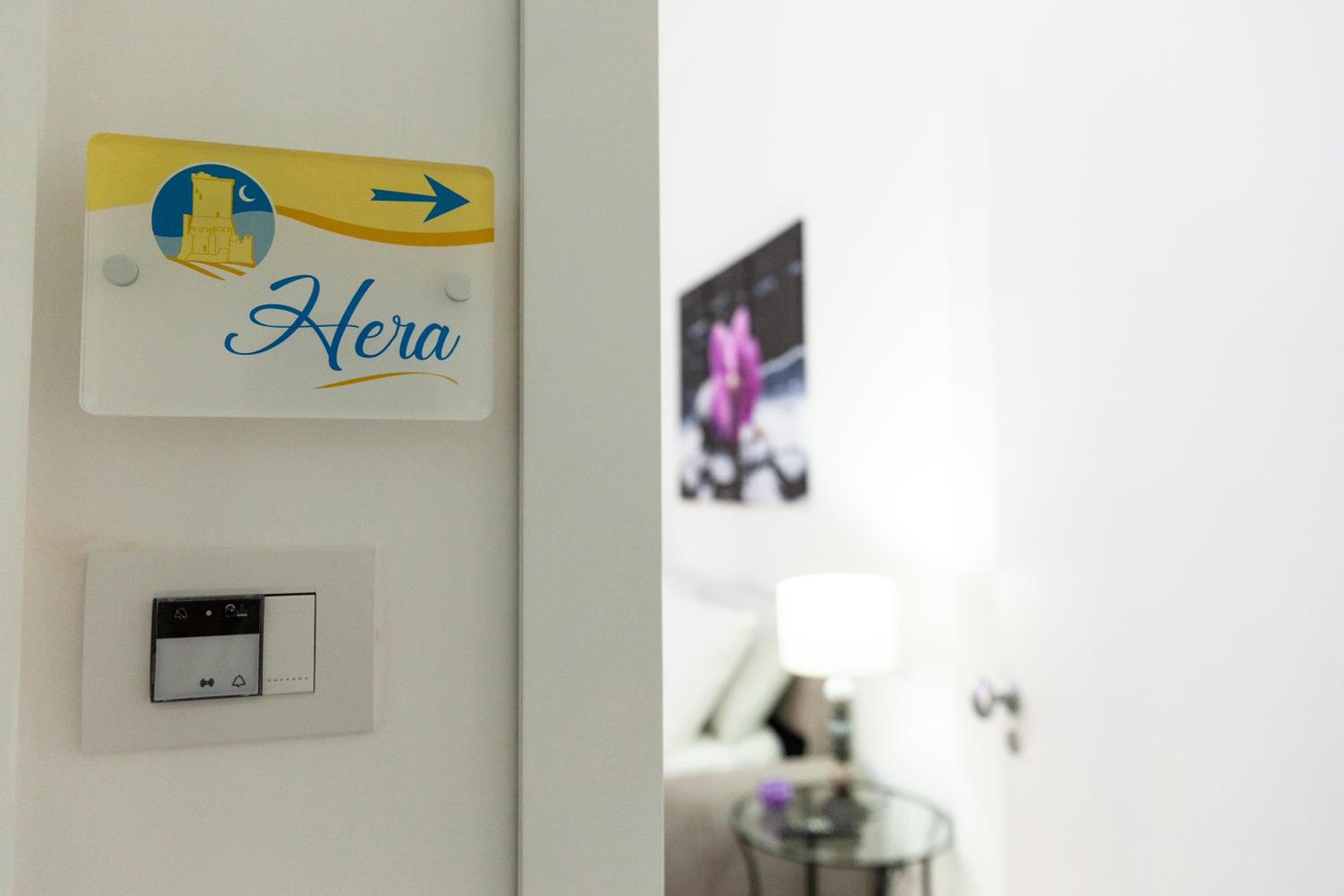 Deluxe Room (2 Adults + 1 Child) - Photo 8