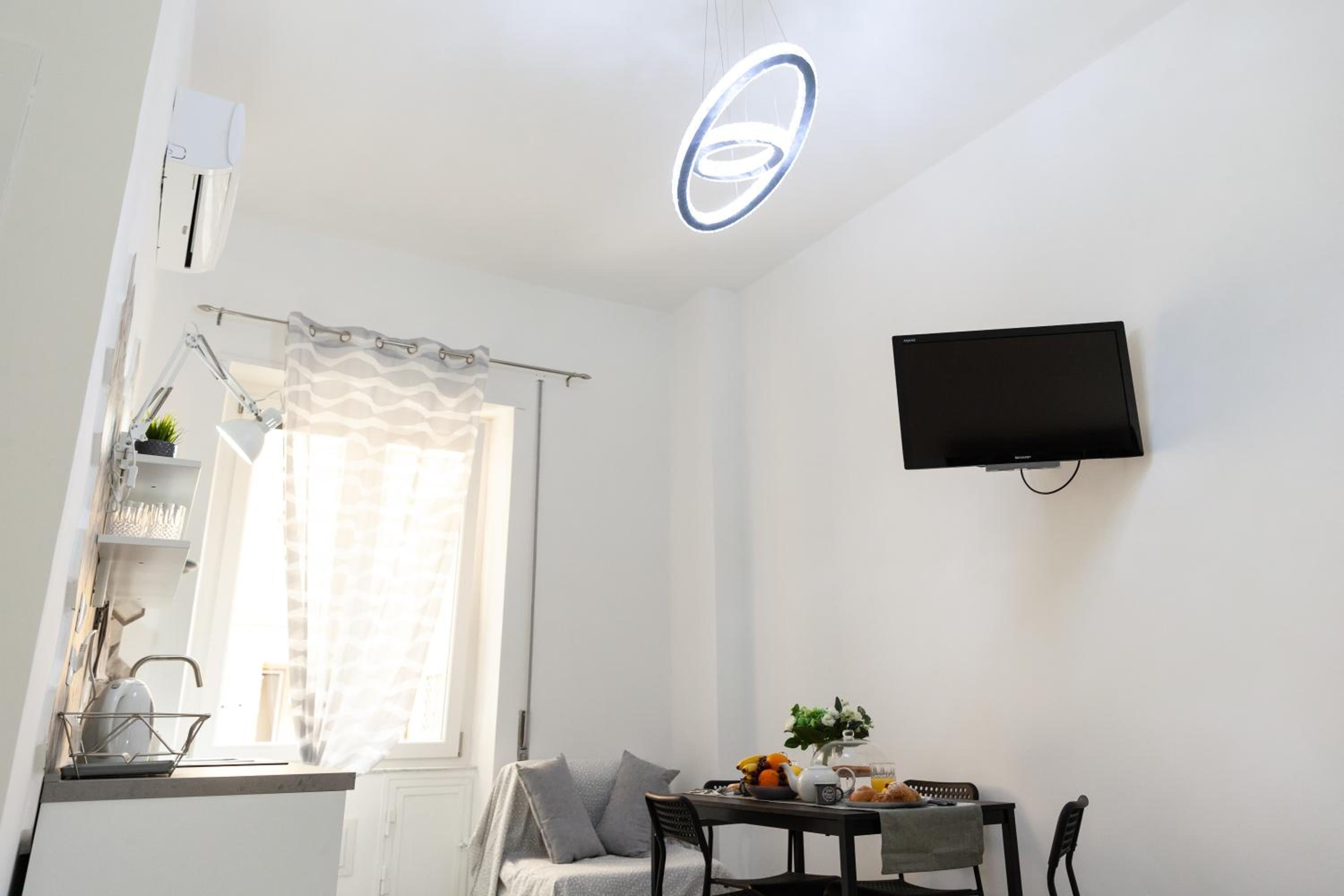 Deluxe Room (2 Adults + 1 Child) - Photo 15