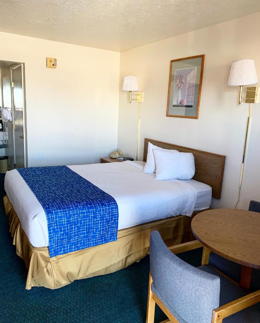 Queen Room - Mobility Access/Non-Smoking - Photo 3