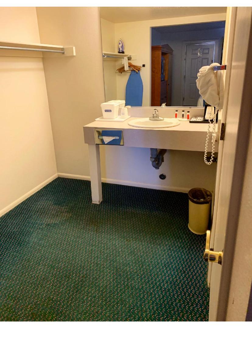 Queen Room - Mobility Access/Non-Smoking - Photo 2