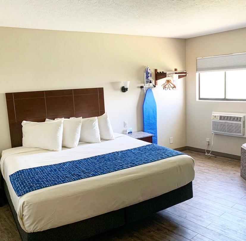 Deluxe King Room with Spa Bath- Non-Smoking - Photo 2