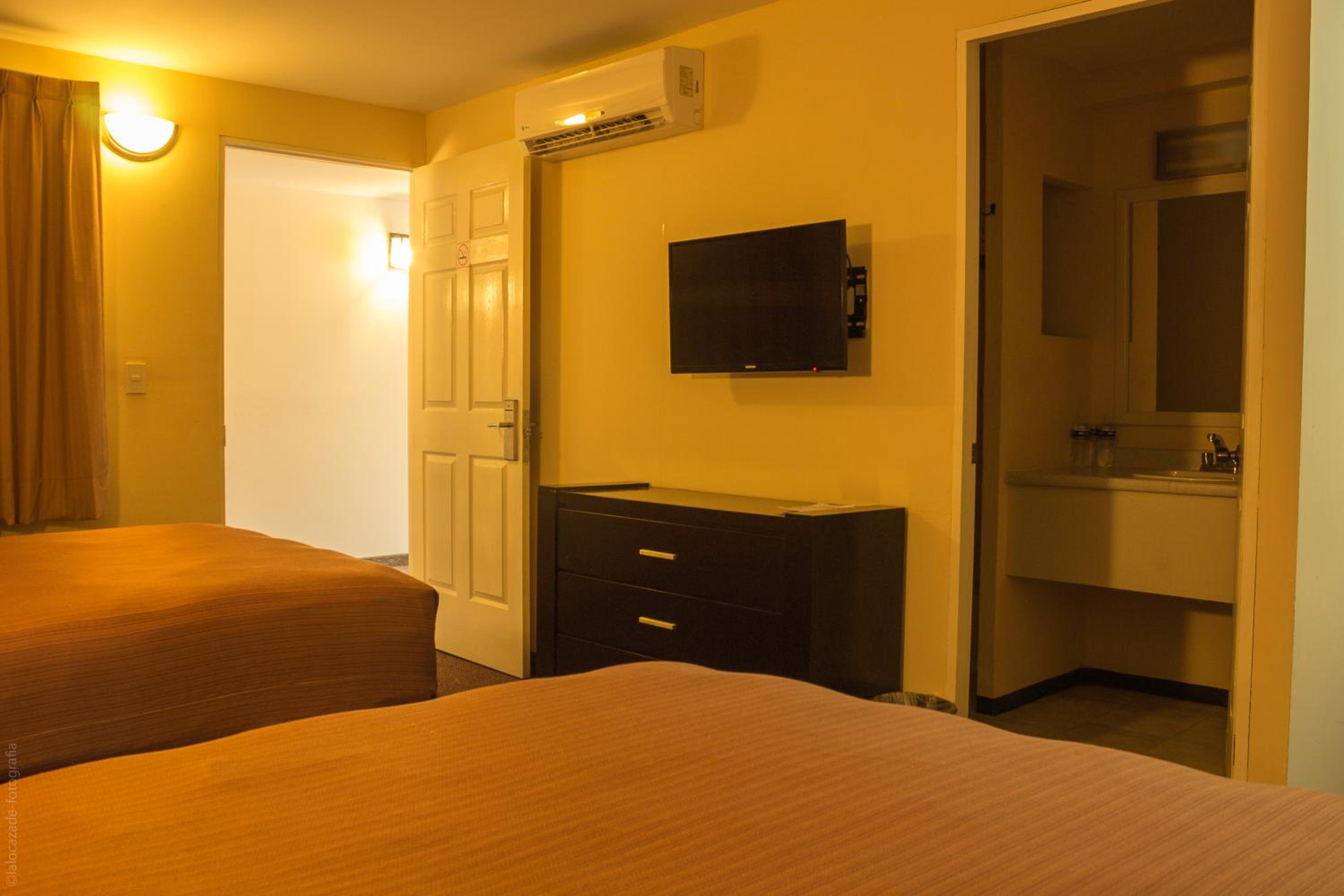 Double Room with Two Double Beds - Photo 7