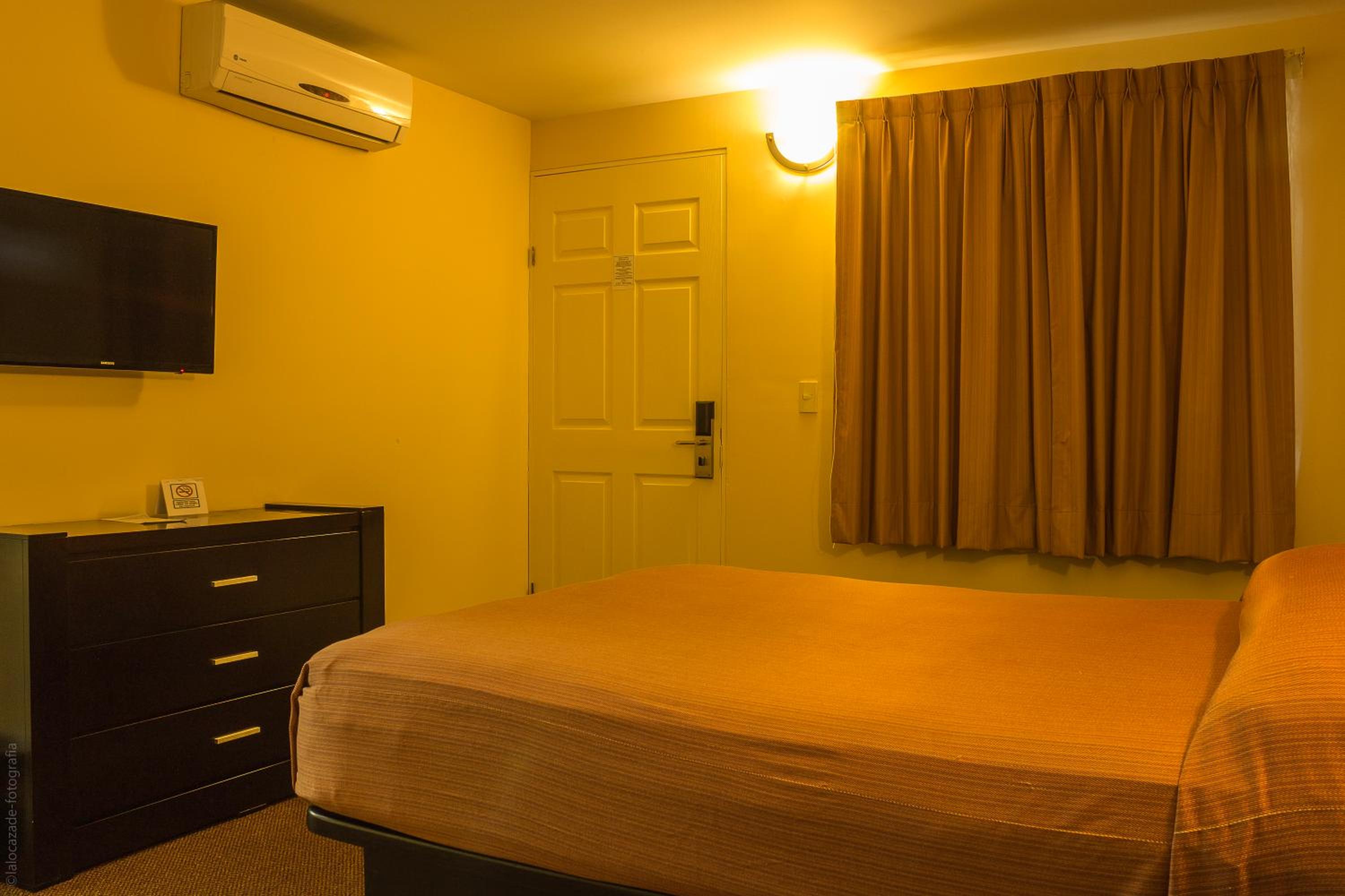 Deluxe Queen Room - Photo 6
