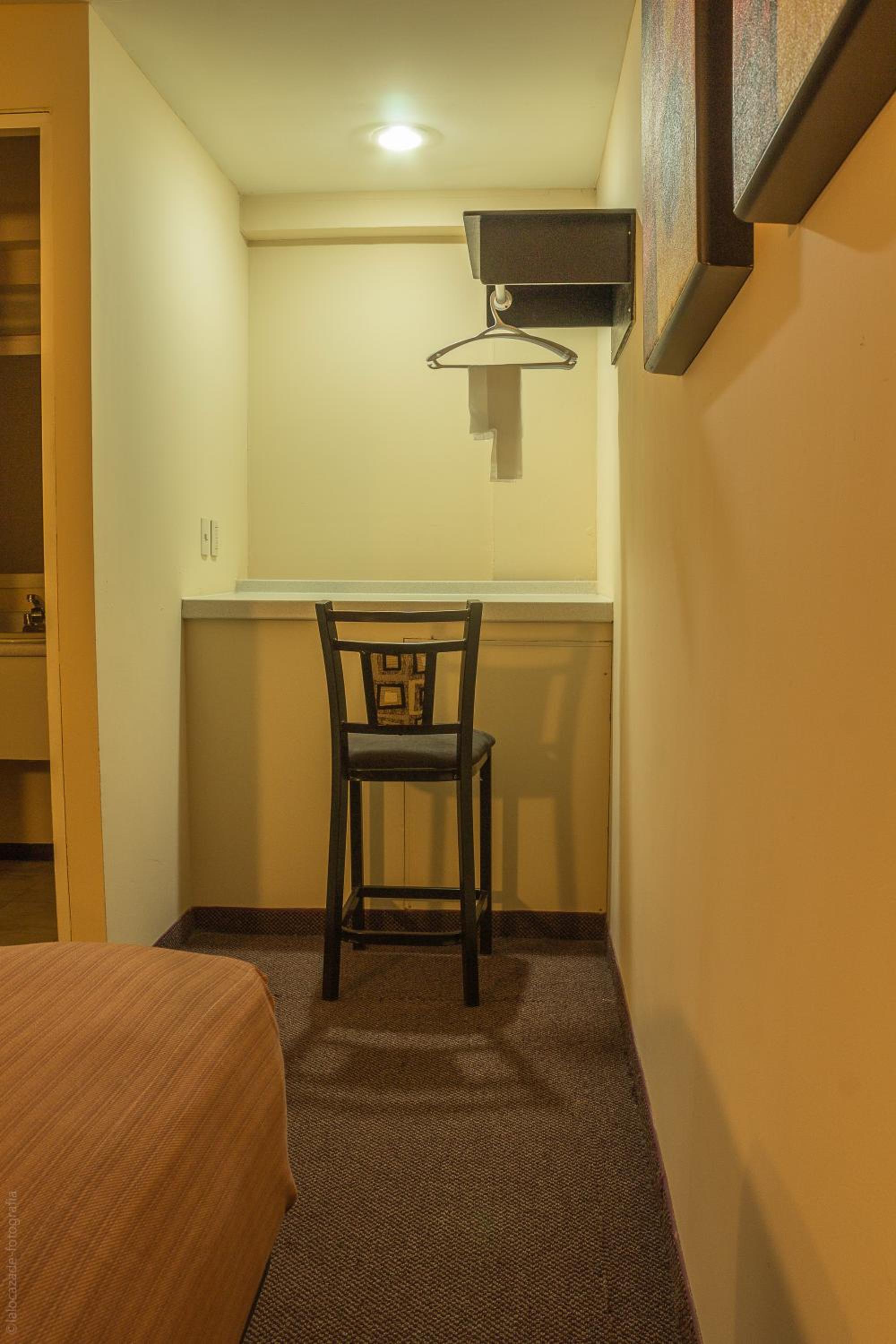 Double Room with Two Double Beds - Photo 6