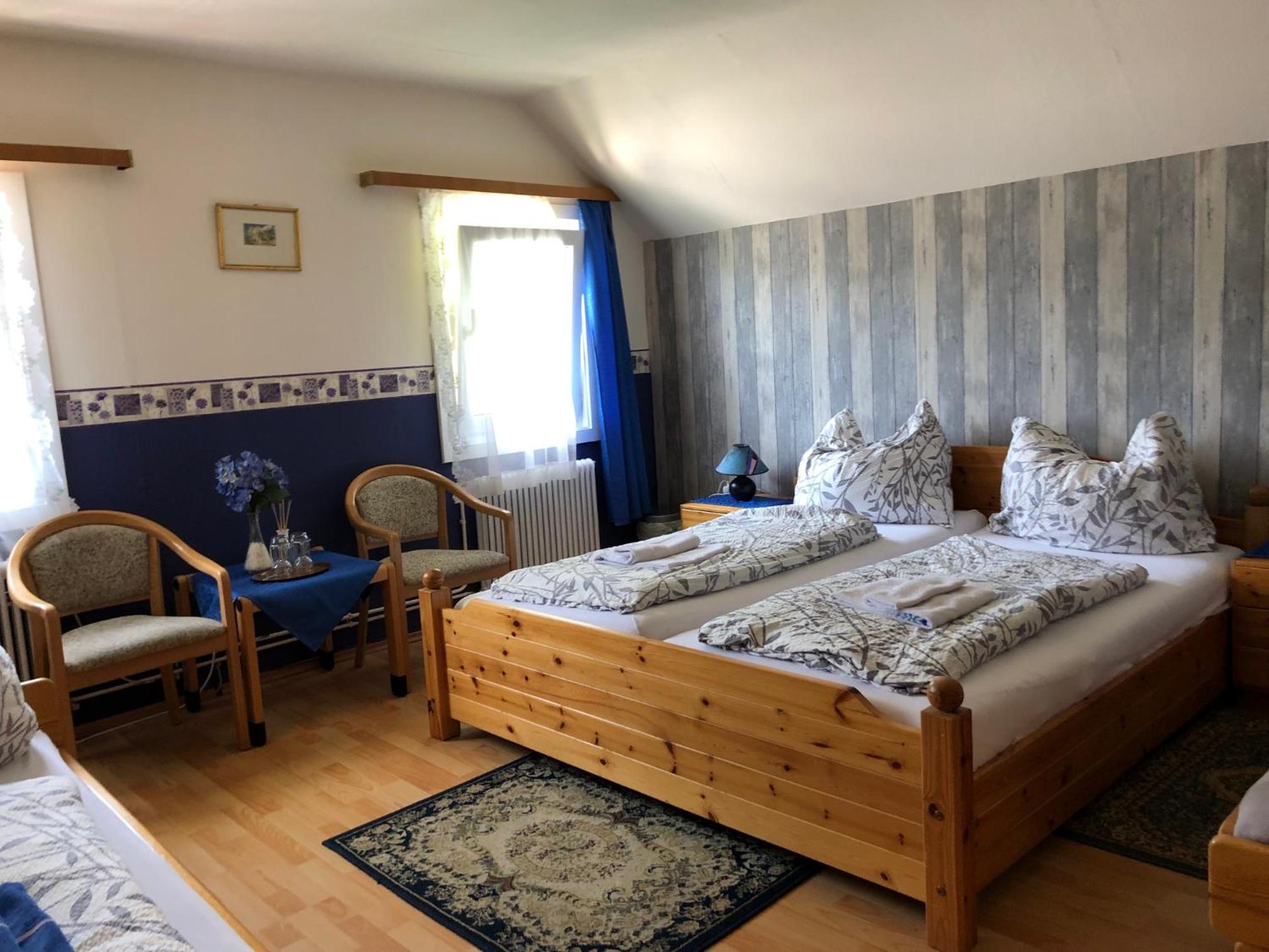 Quadruple Room with Shared Bathroom photo 2
