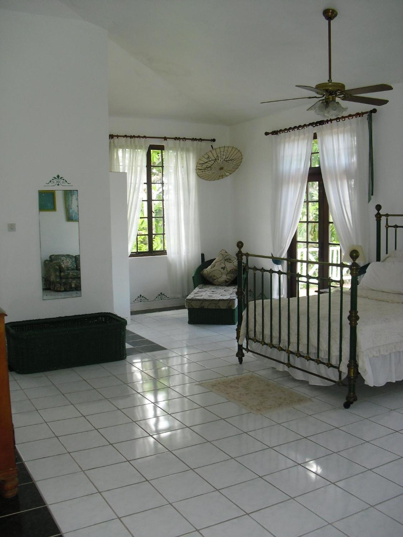 Queen Room with Balcony photo 3