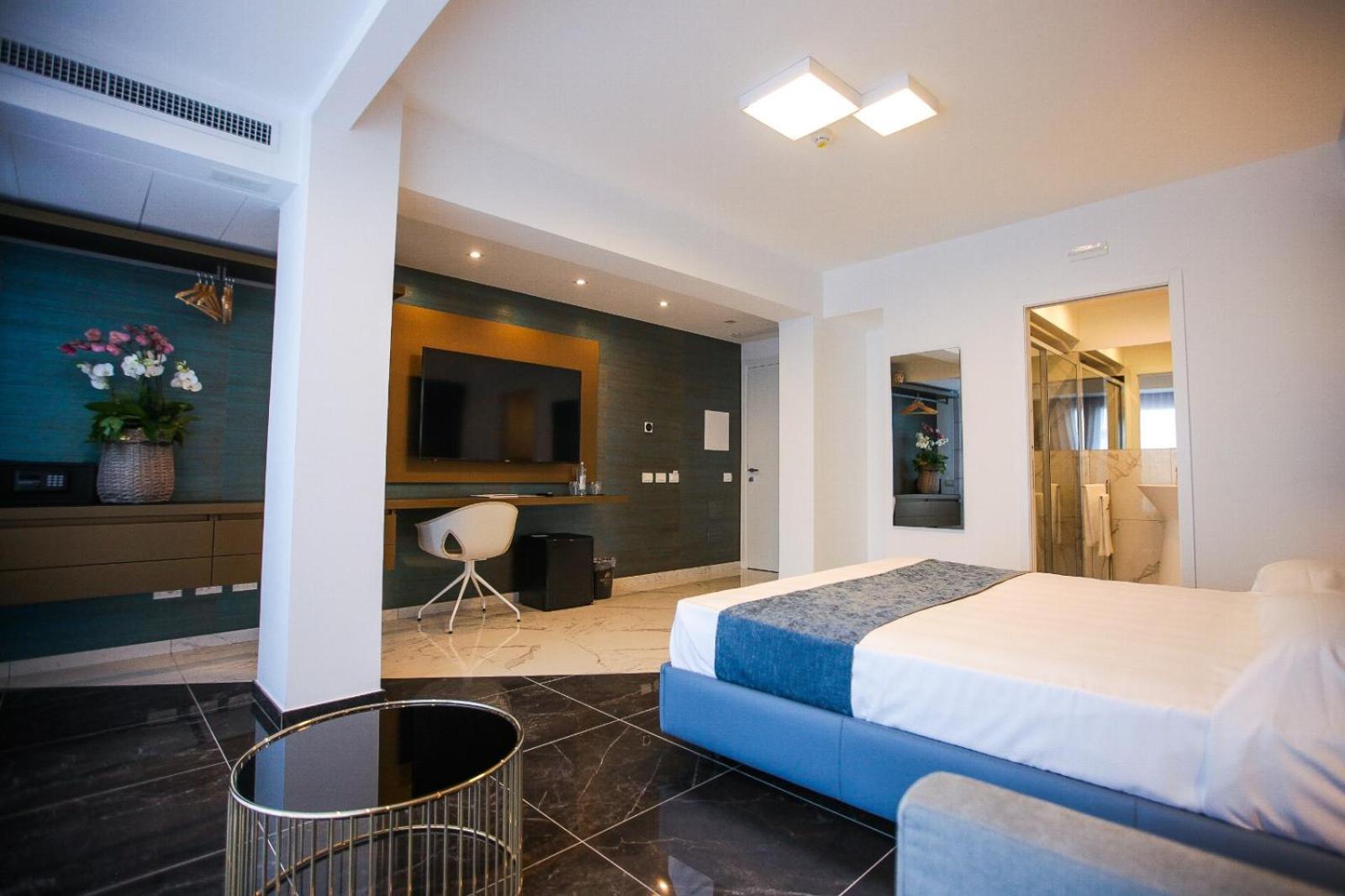Junior Suite with Sea View - Photo 1