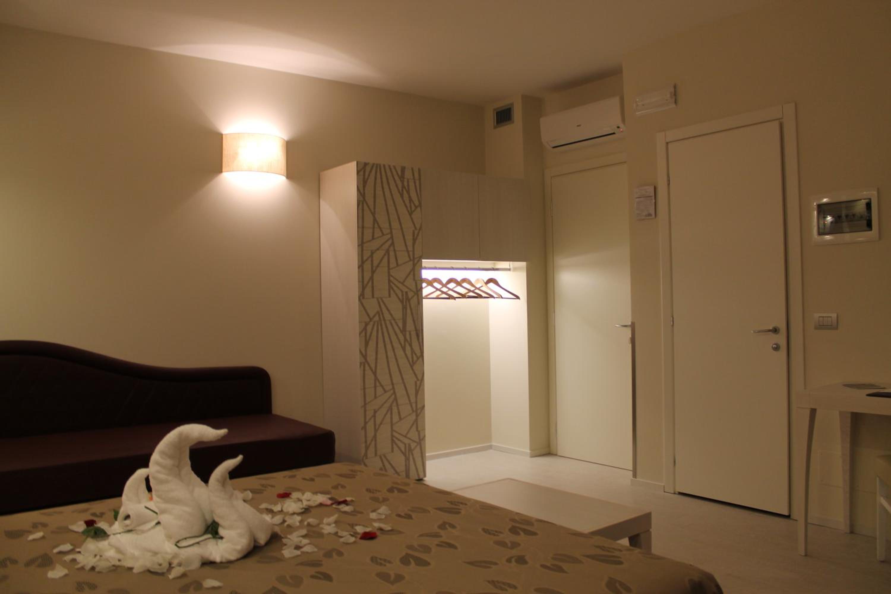 Standard Double or Twin Room photo 3
