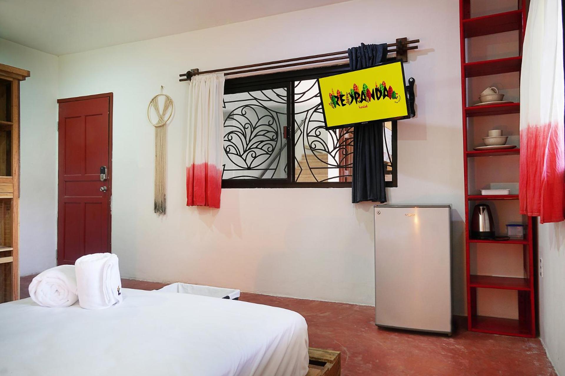 Double Room with Private Bathroom - Photo 2