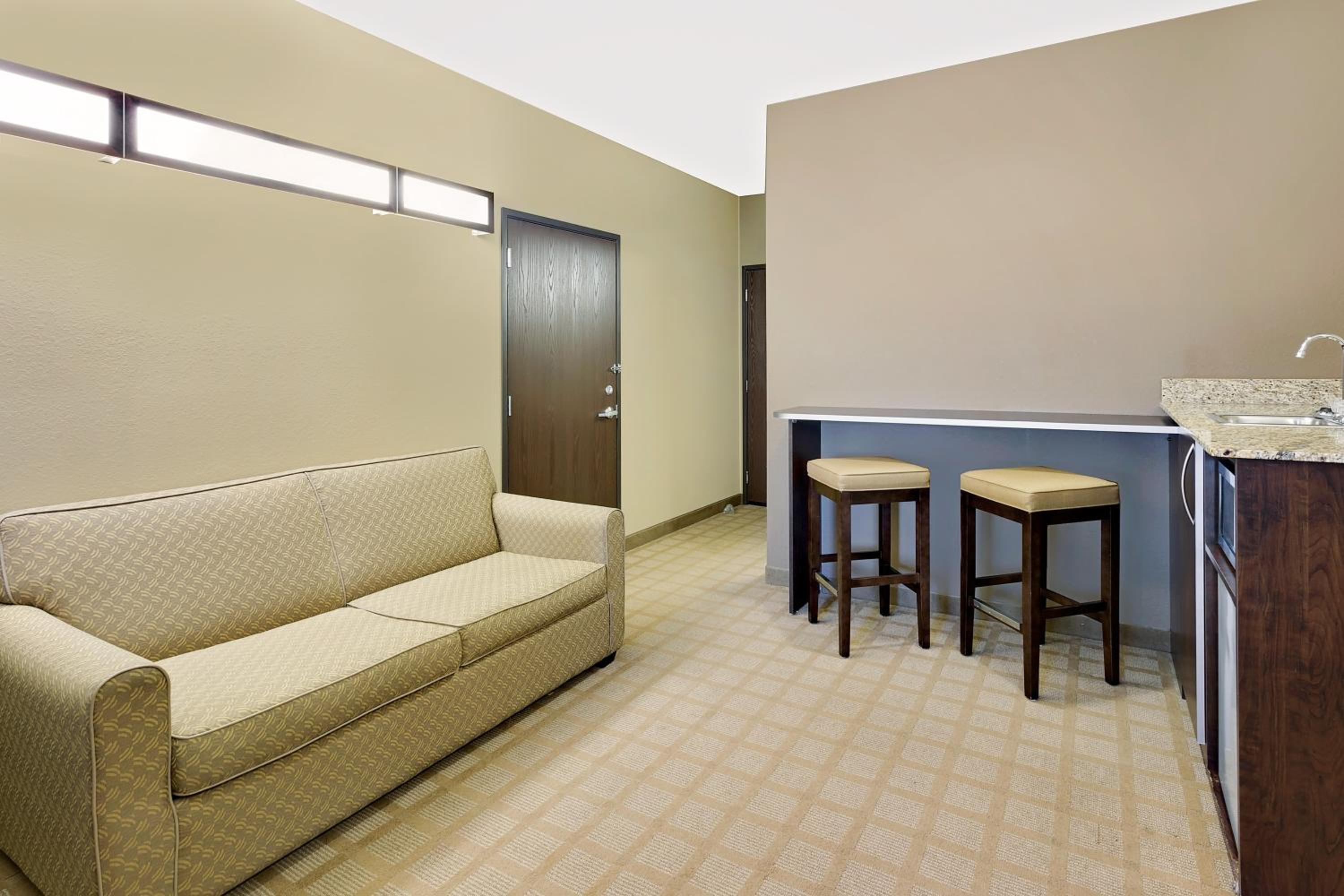 Queen Studio Suite - Mobility Access/Non-Smoking - Photo 2