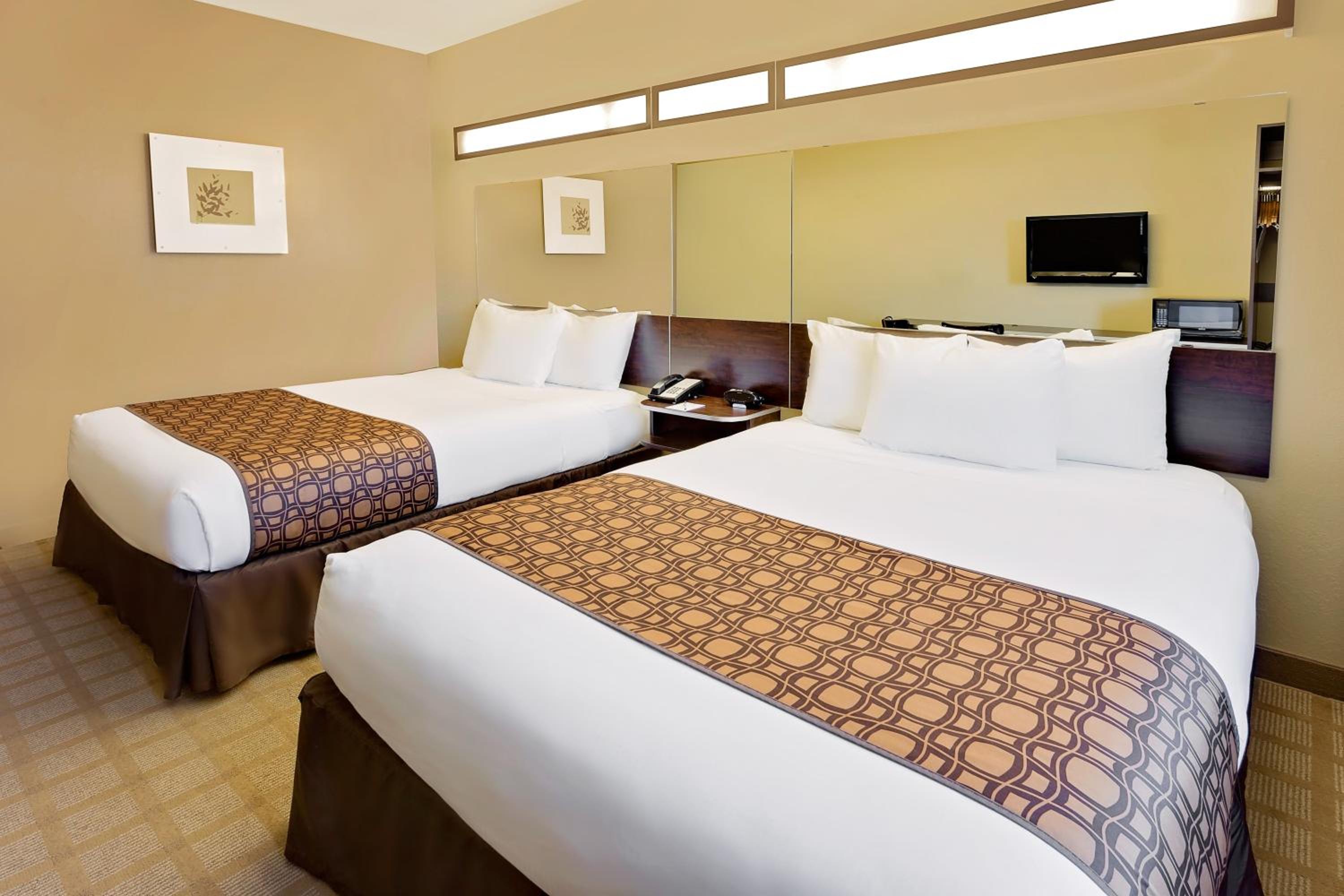 Queen Room with Two Queen Beds - Mobility Access/Non-Smoking - Photo 1