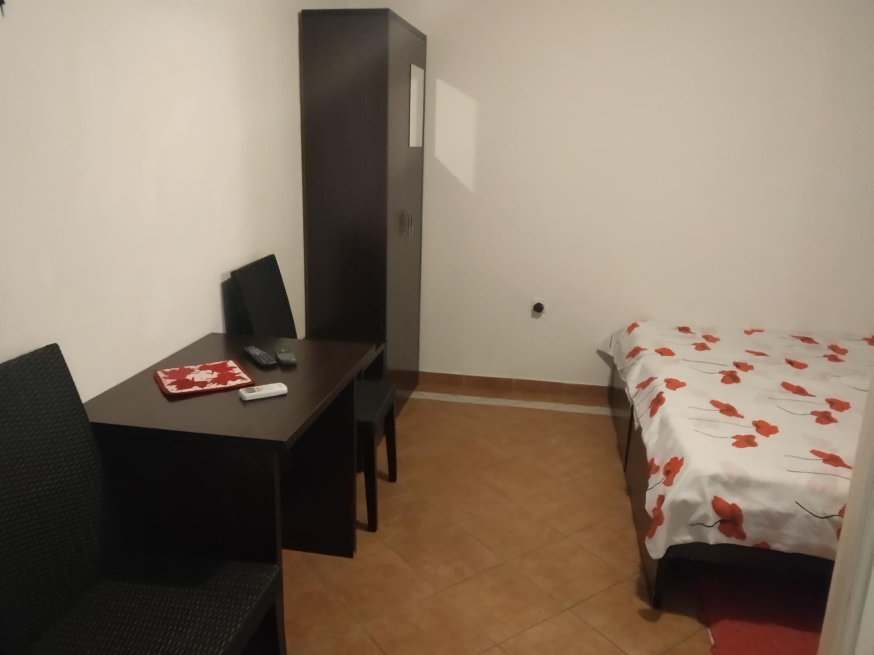 Double or Twin Room - Photo 6