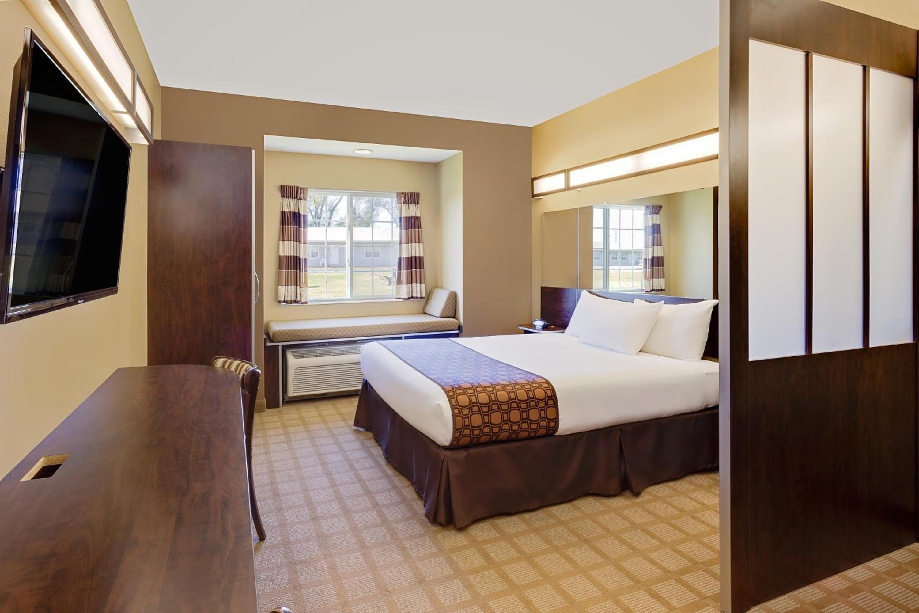 Queen Studio Suite - Mobility Access/Non-Smoking - Photo 1