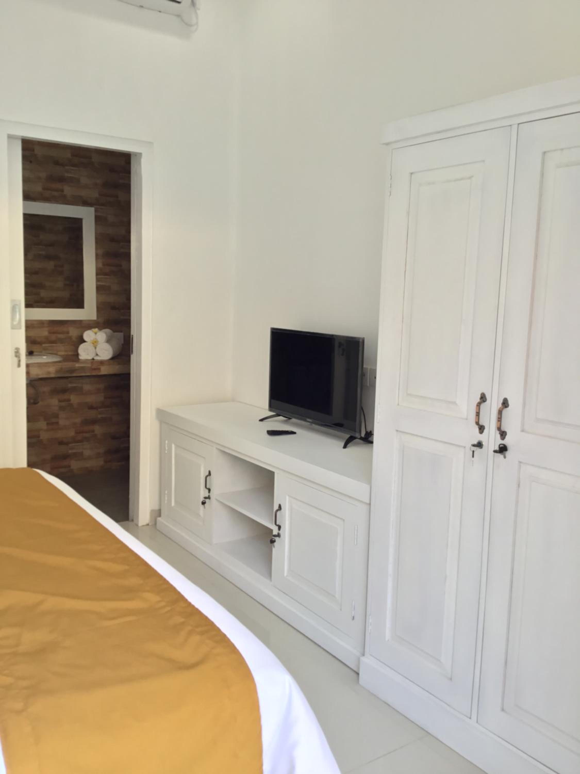 Deluxe Room (2 Adults + 1 Child) - Photo 5