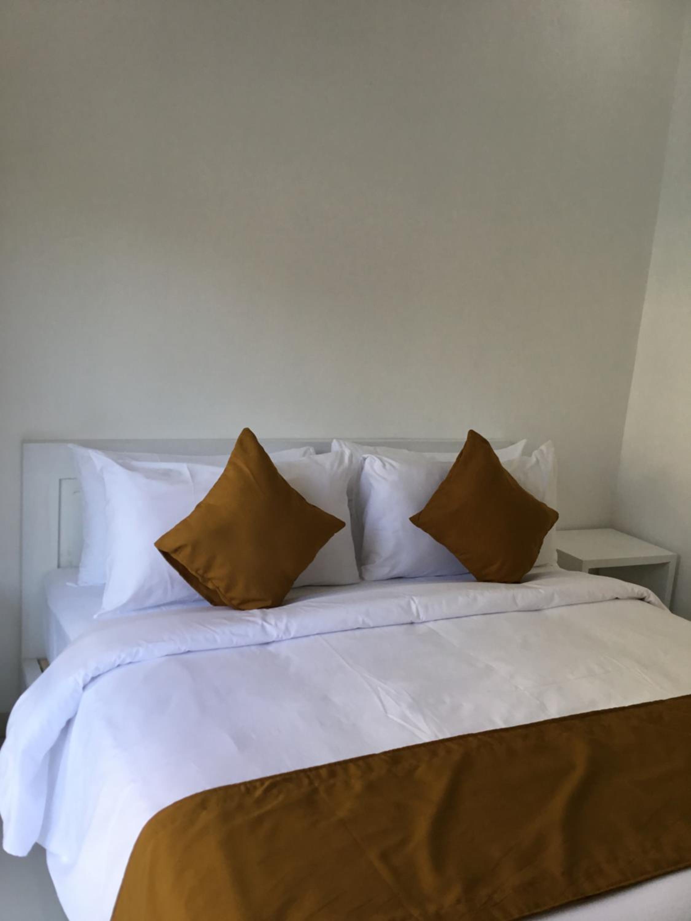 Deluxe Room (2 Adults + 1 Child) - Photo 2