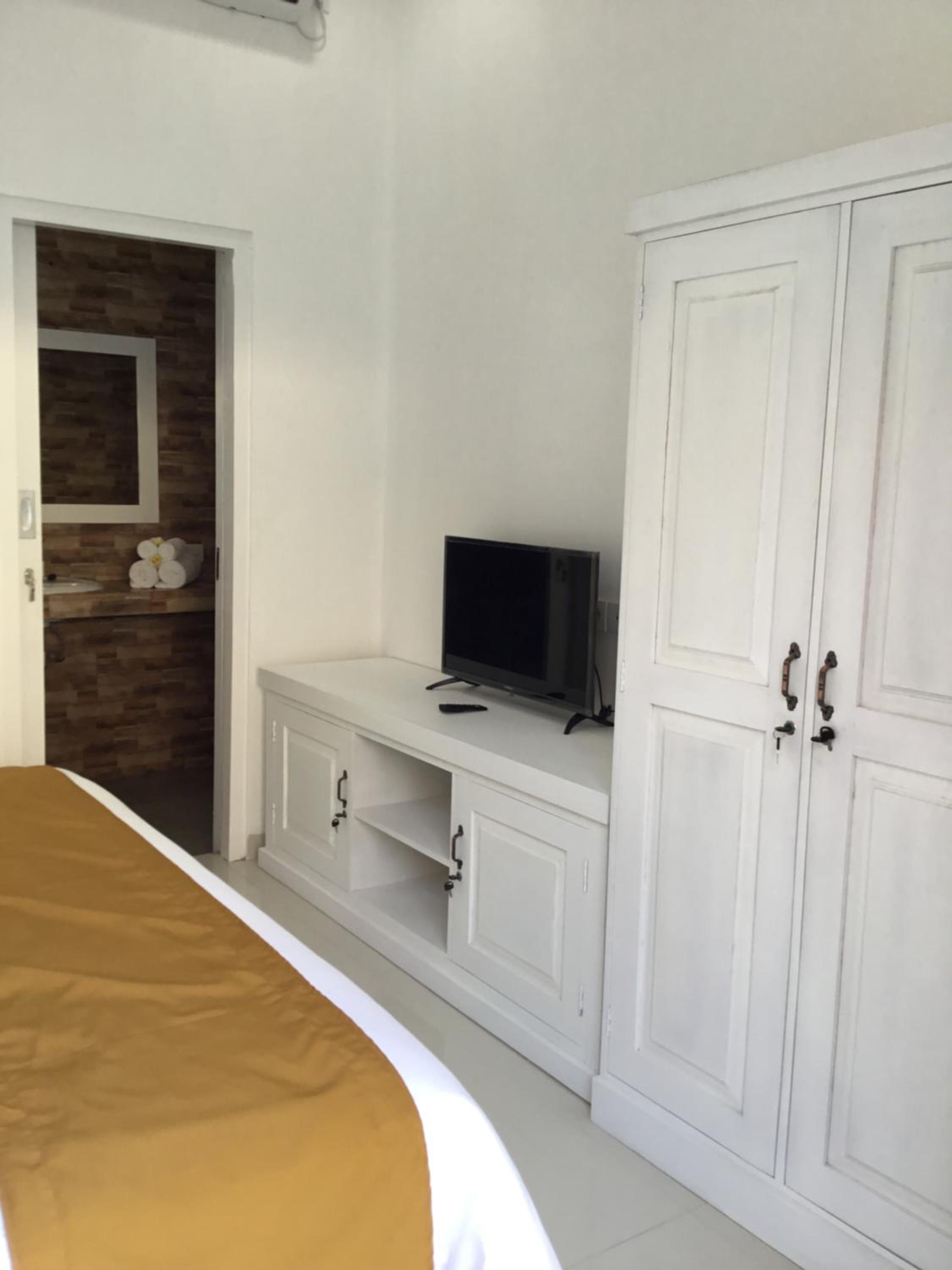 Deluxe Room (2 Adults + 1 Child) - Photo 8