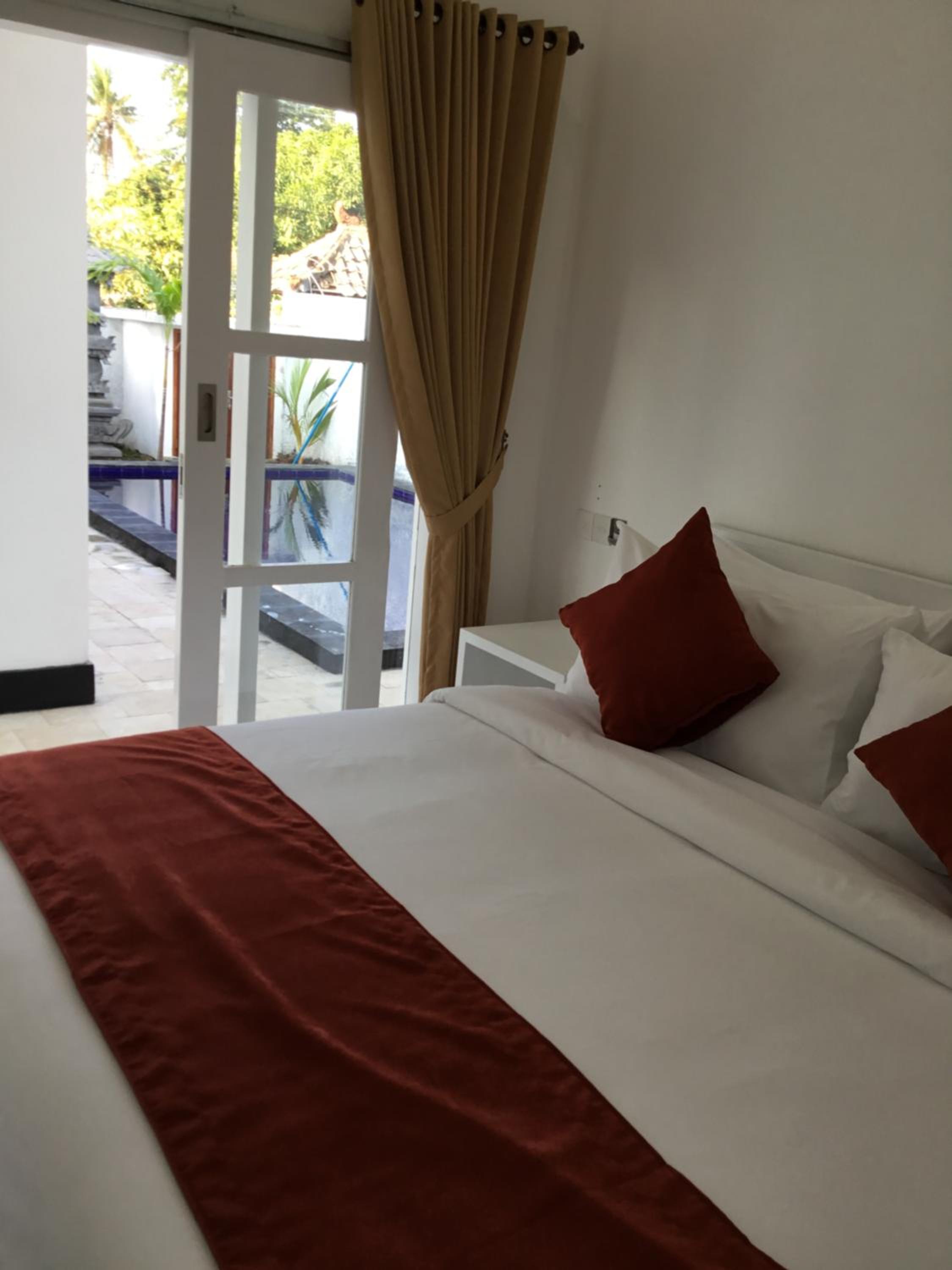 Deluxe Room (2 Adults + 1 Child) - Photo 4