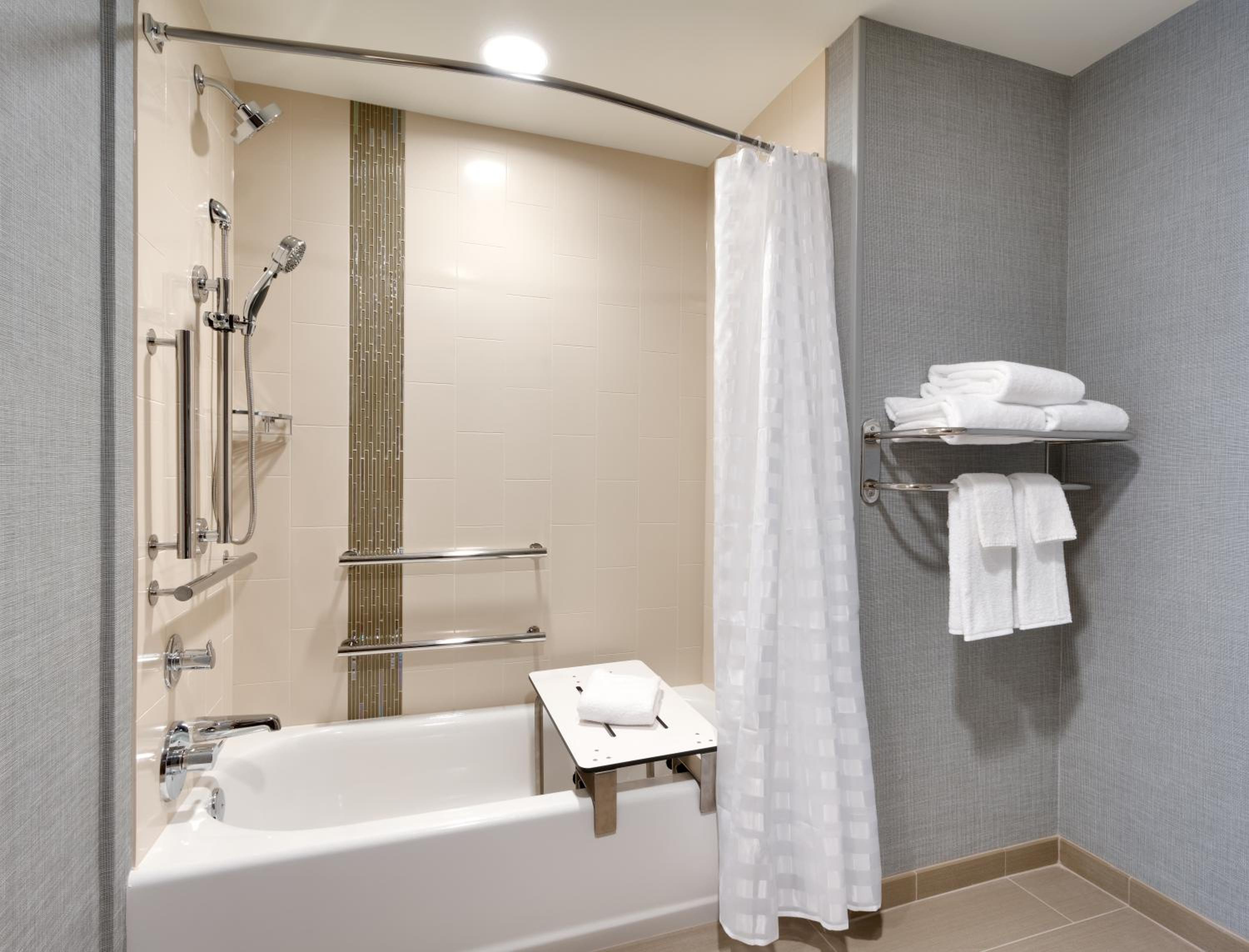 Queen Room with Two Queen Beds with Sofa Bed and Tub - Disability Access photo 2