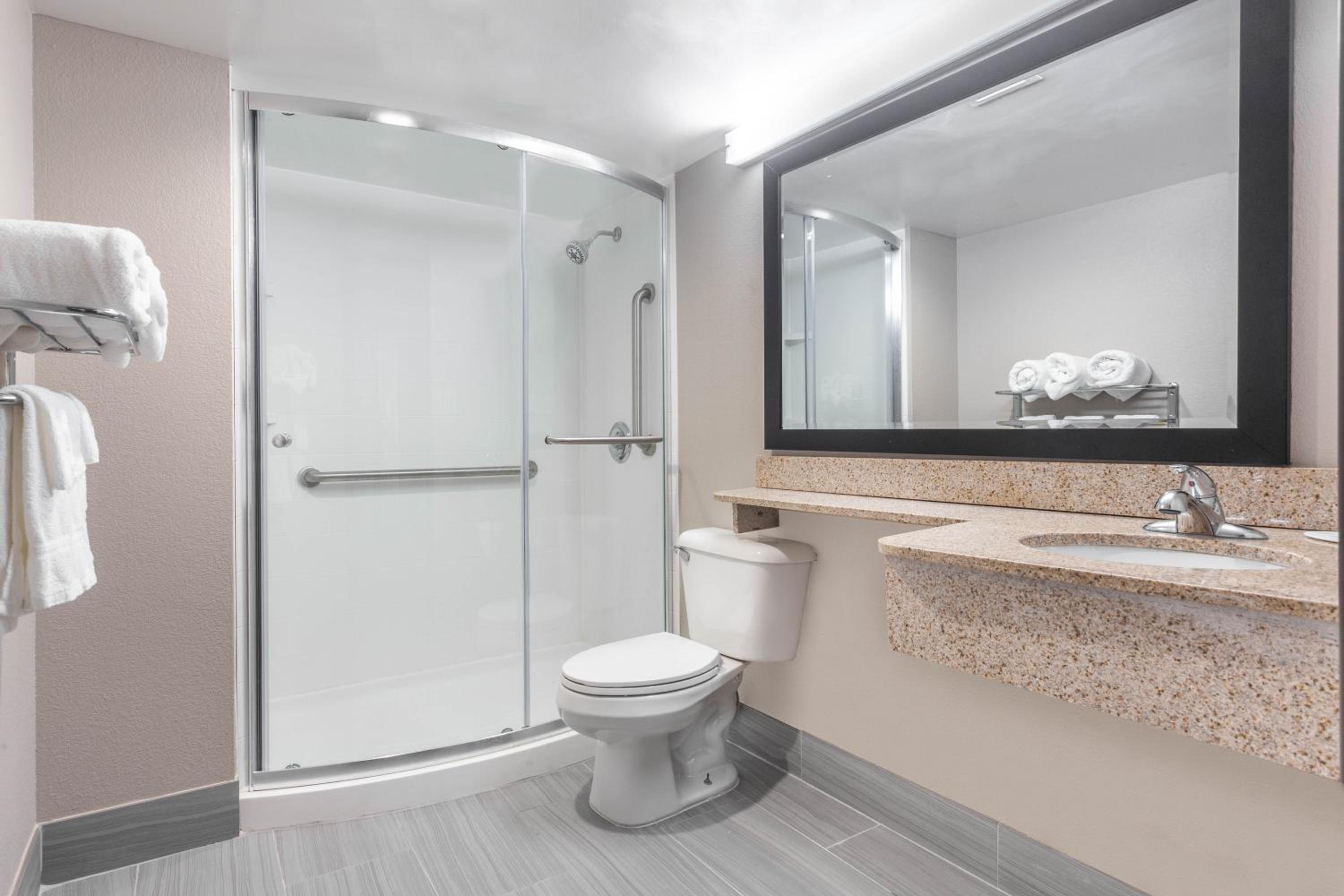 King Room - Disability Access/Non-Smoking - Photo 6