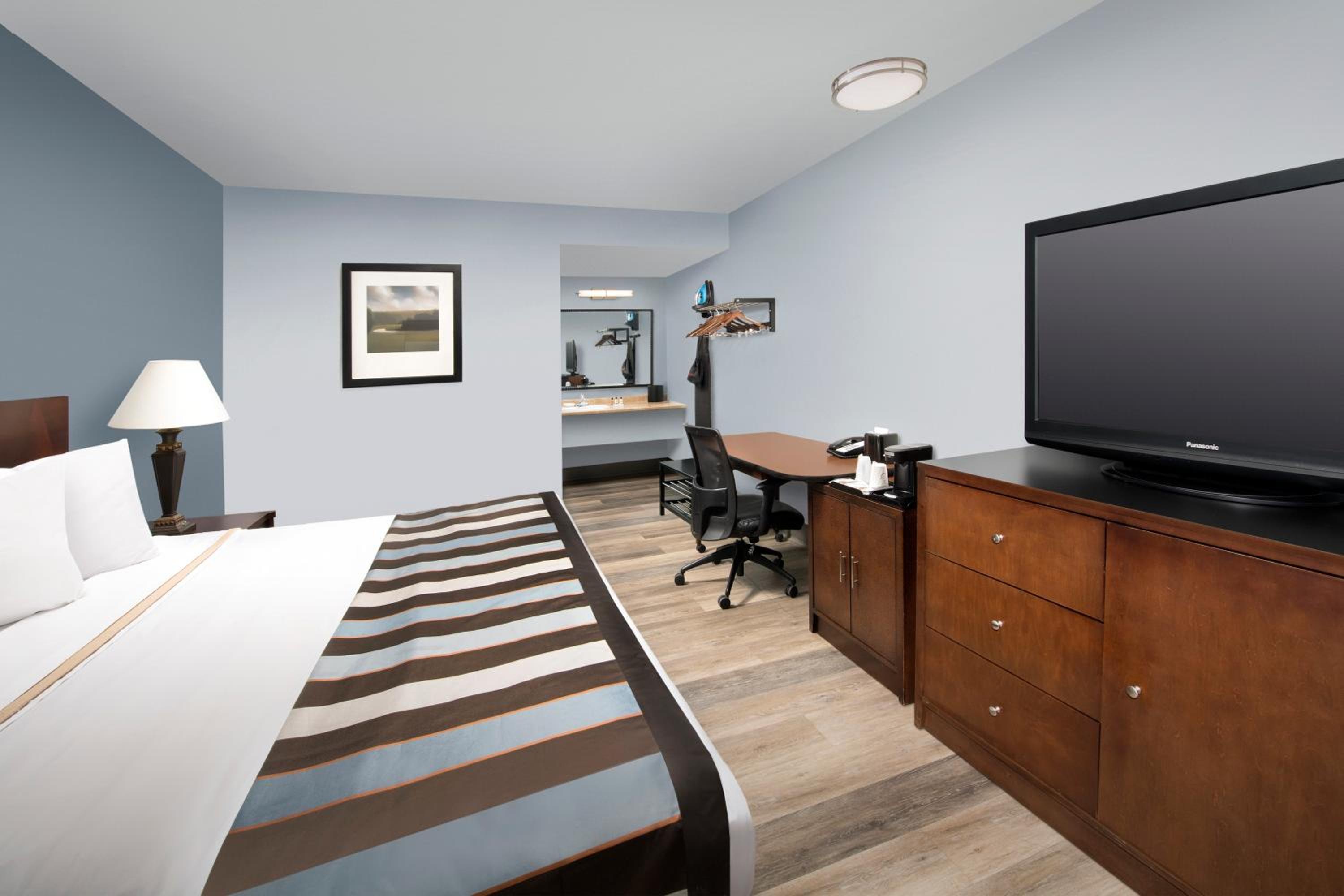 Deluxe King Room photo 1