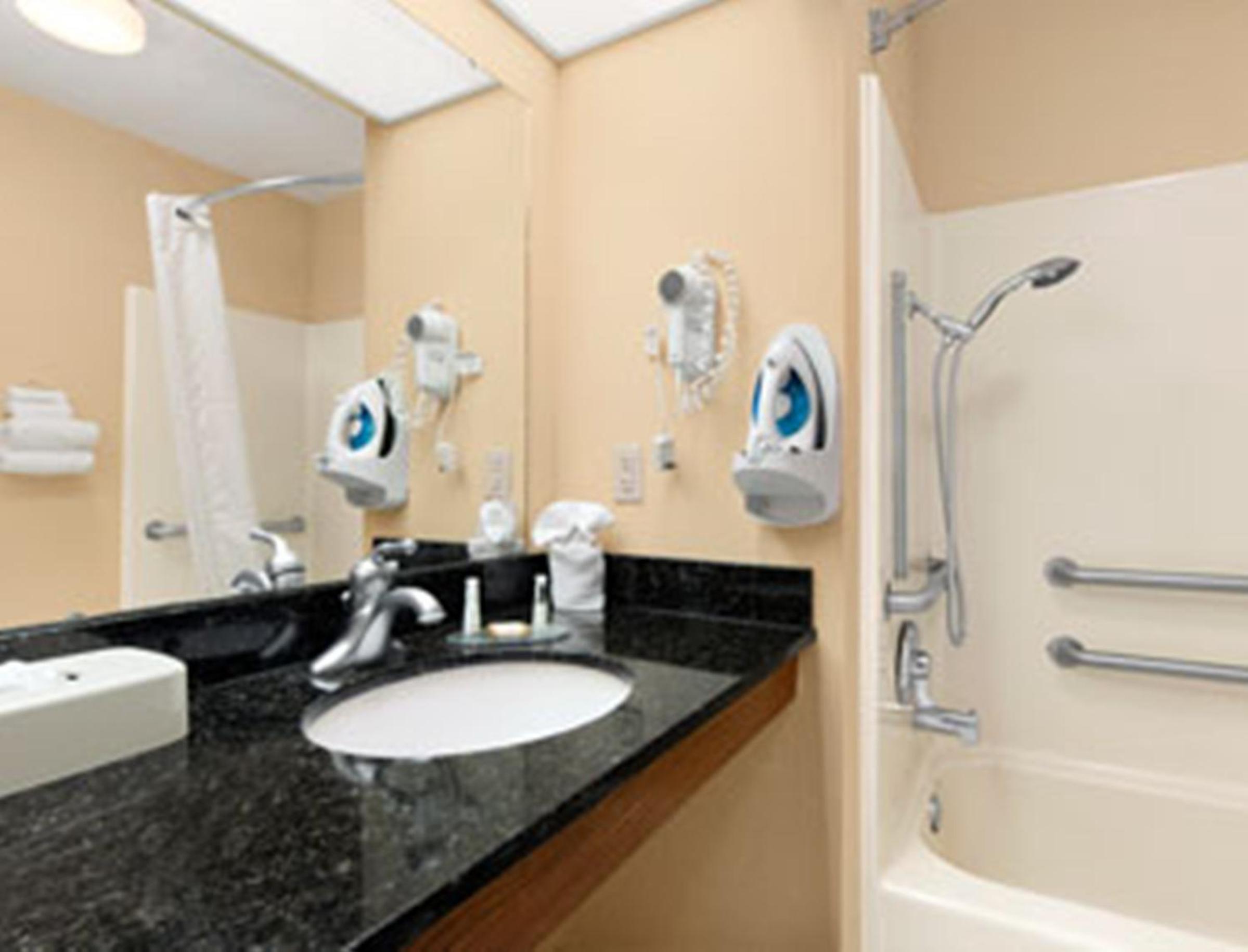 King Room - Disability Access/Non-Smoking - Photo 2