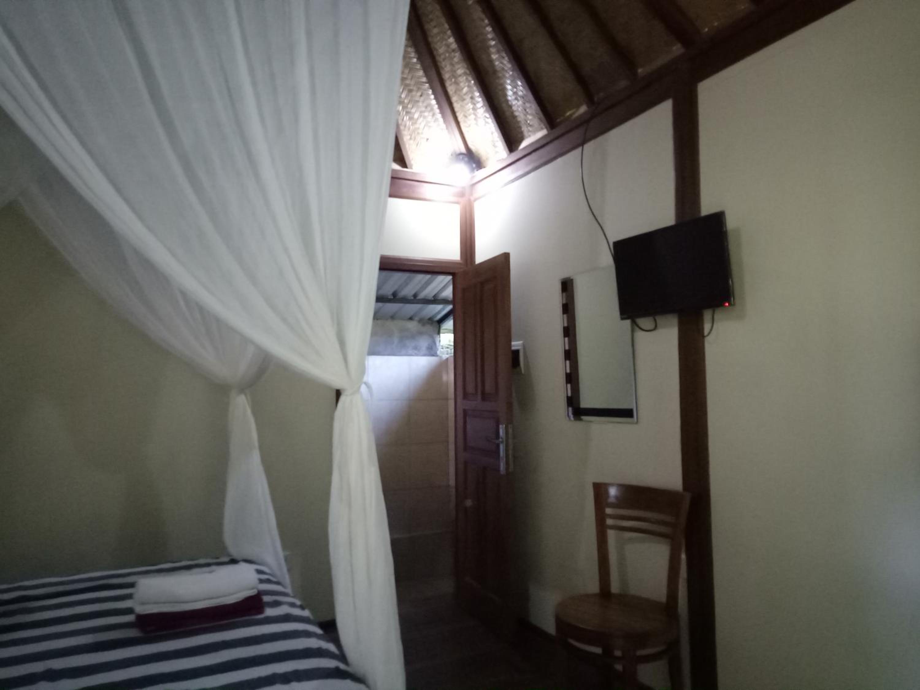 Bungalow with Garden View - Photo 7