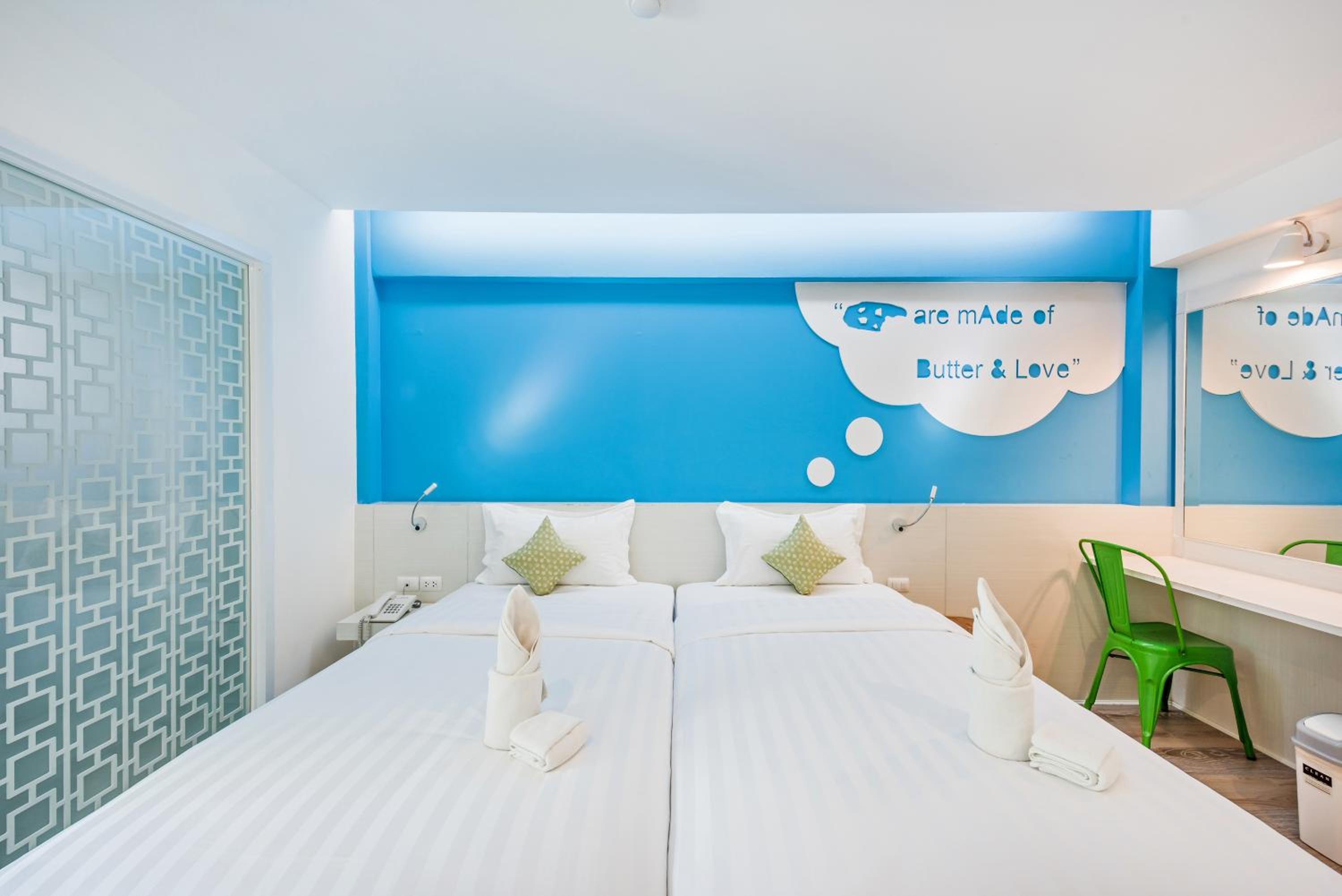 Standard Twin Room - Photo 11