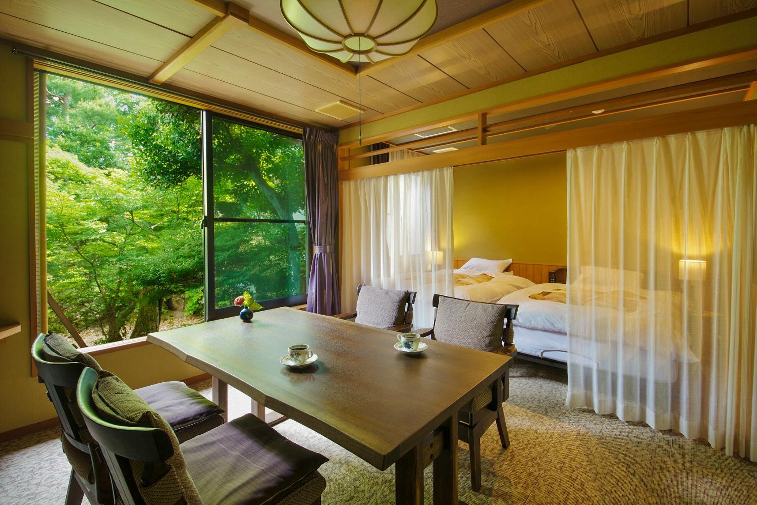Japanese-style Western Room with Bed & Private Open-Air Hot Spring Bath - Momoyamaan Shiratama