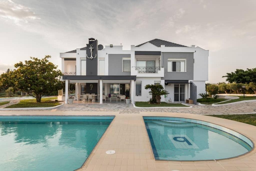 Villa With Private Pool photo 3