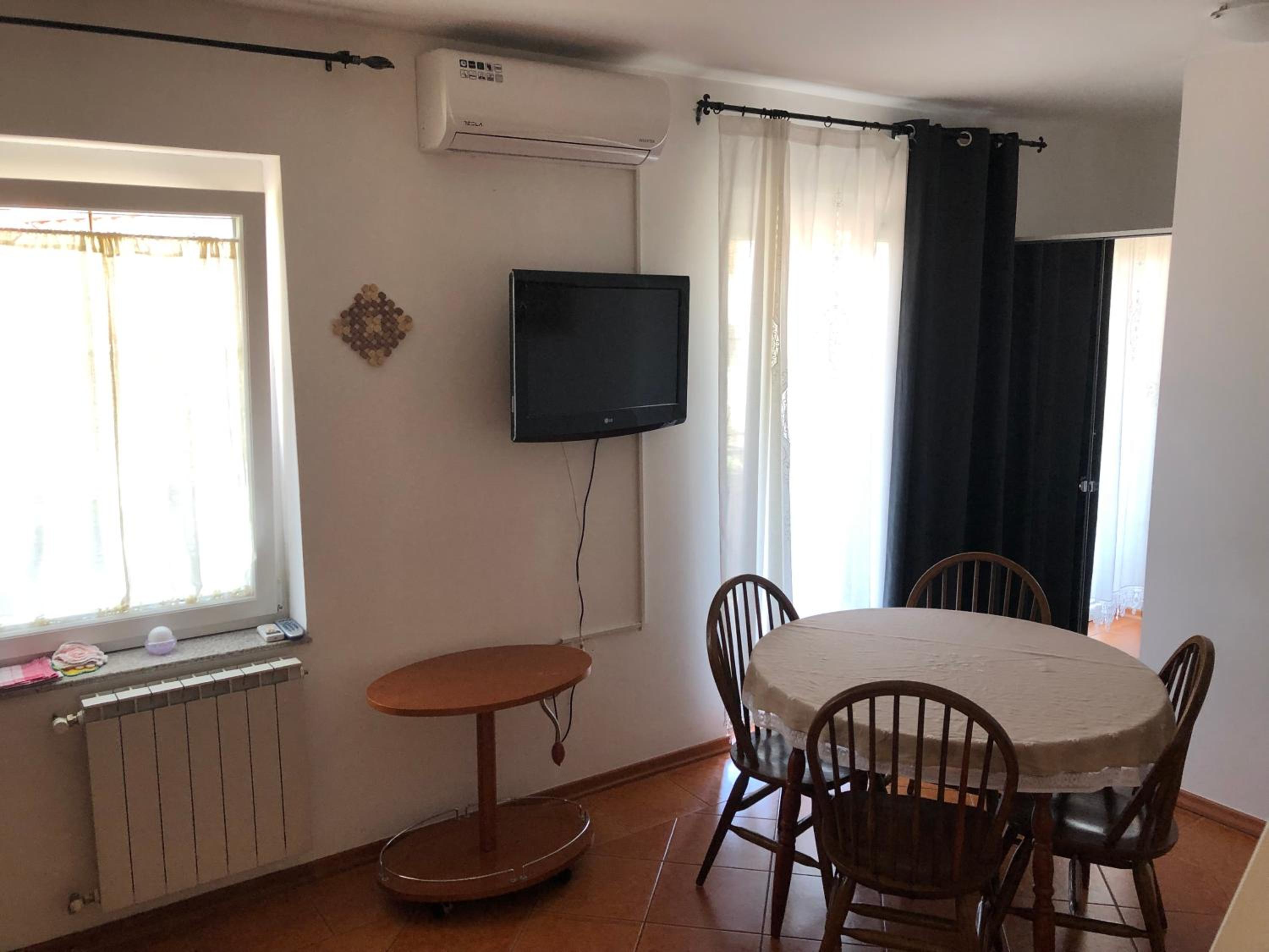 Apartment with Balcony - Photo 8