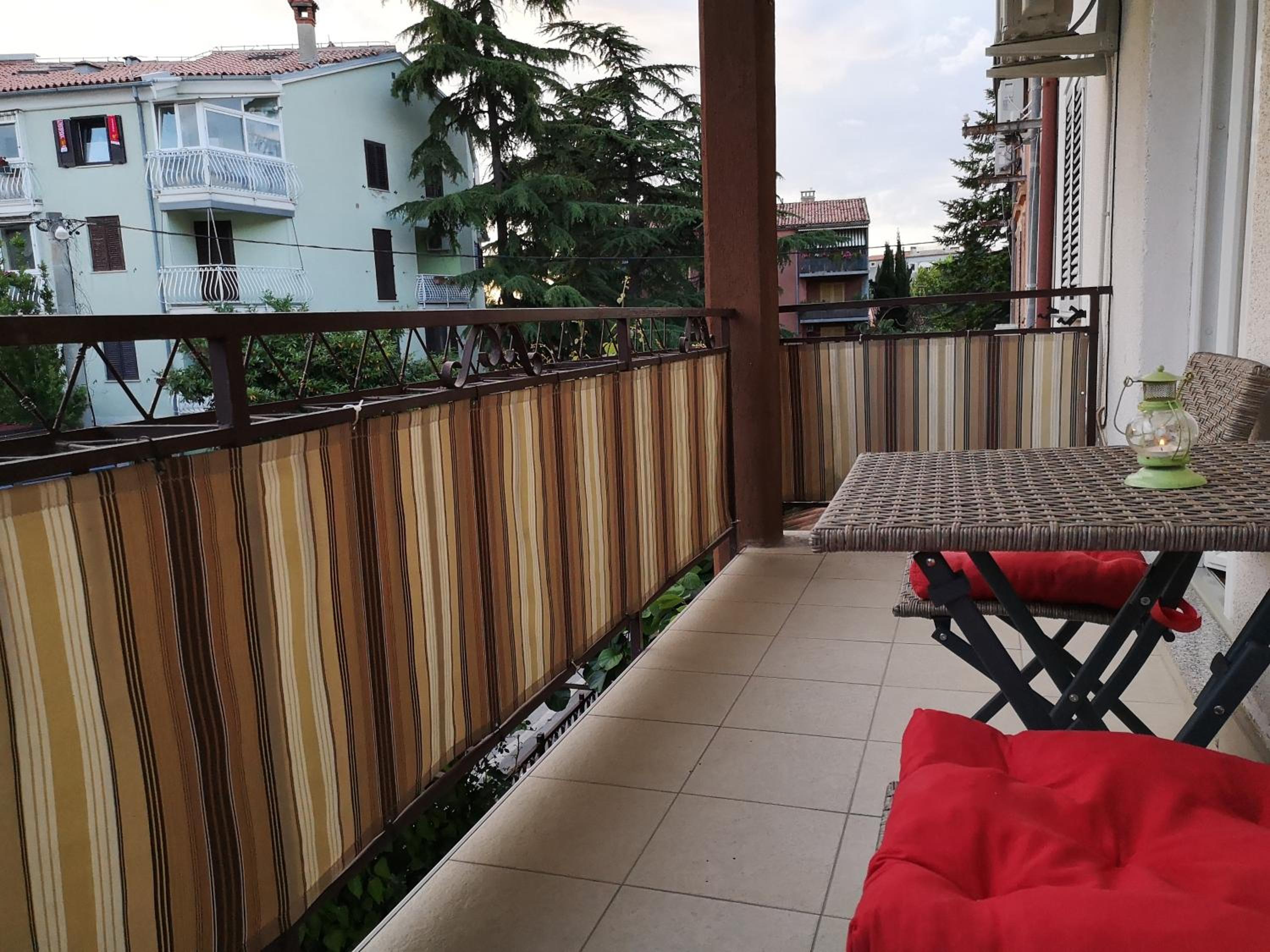 Apartment with Balcony - Photo 6