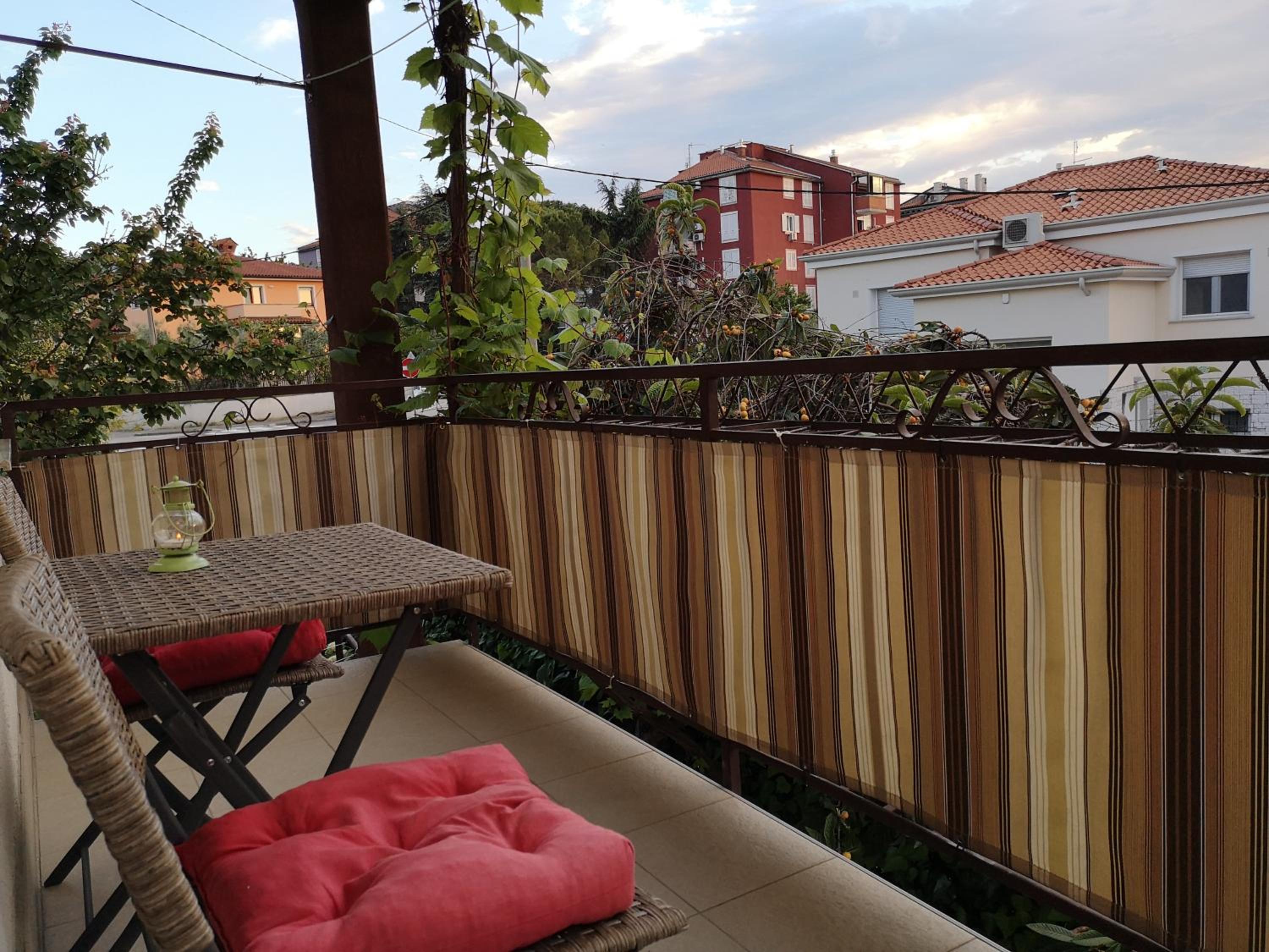 Apartment with Balcony - Photo 7